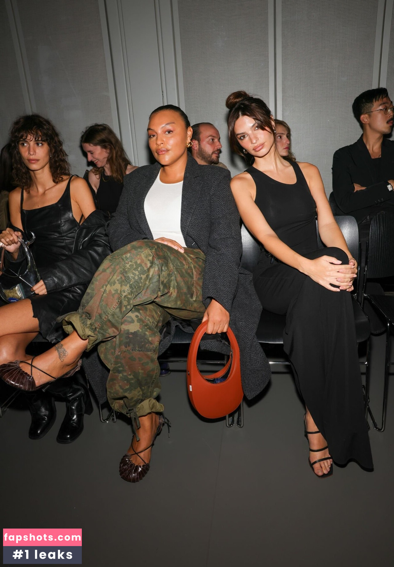 Emily Ratajkowski gallery photo #3252