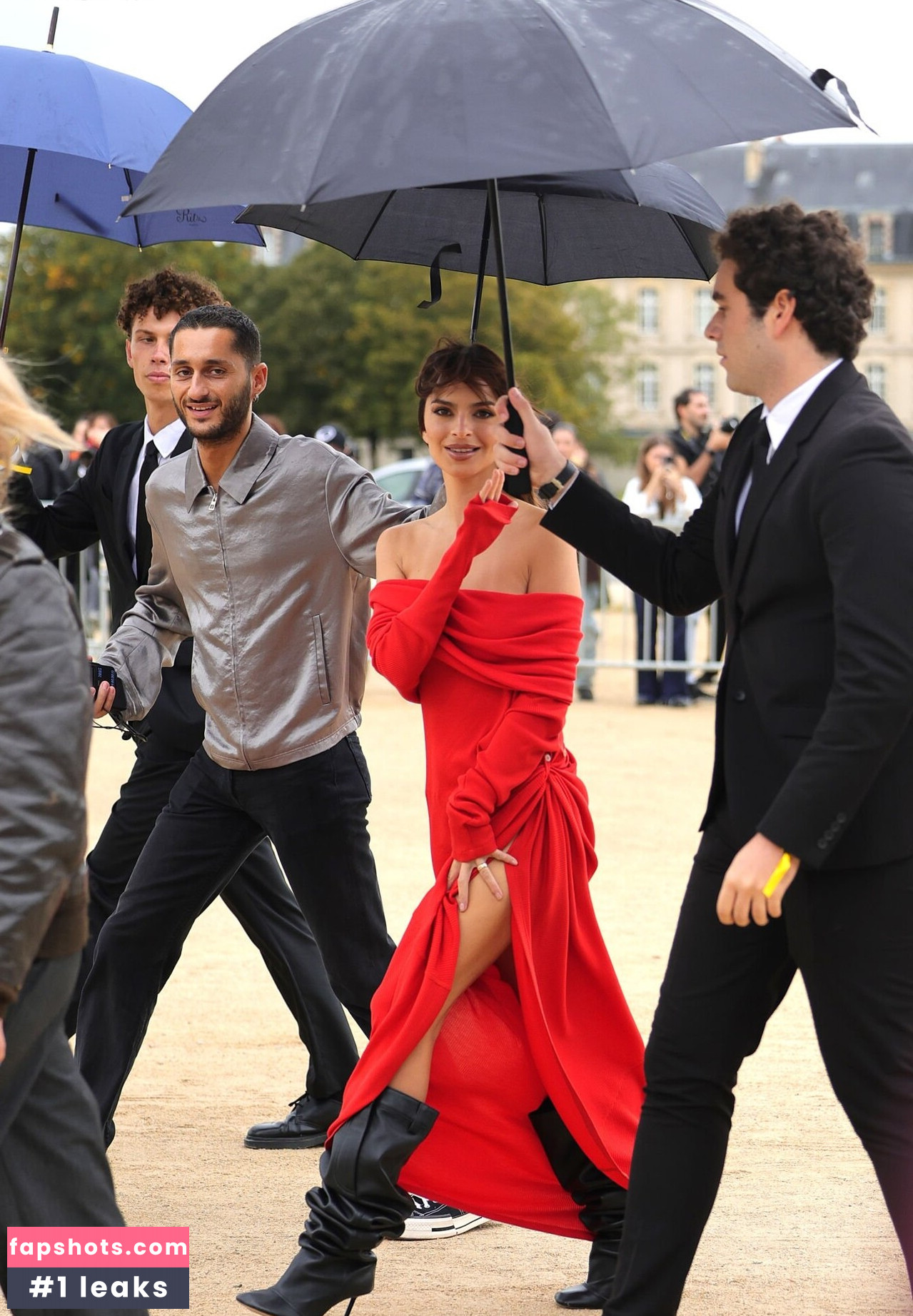 Emily Ratajkowski gallery photo #3261