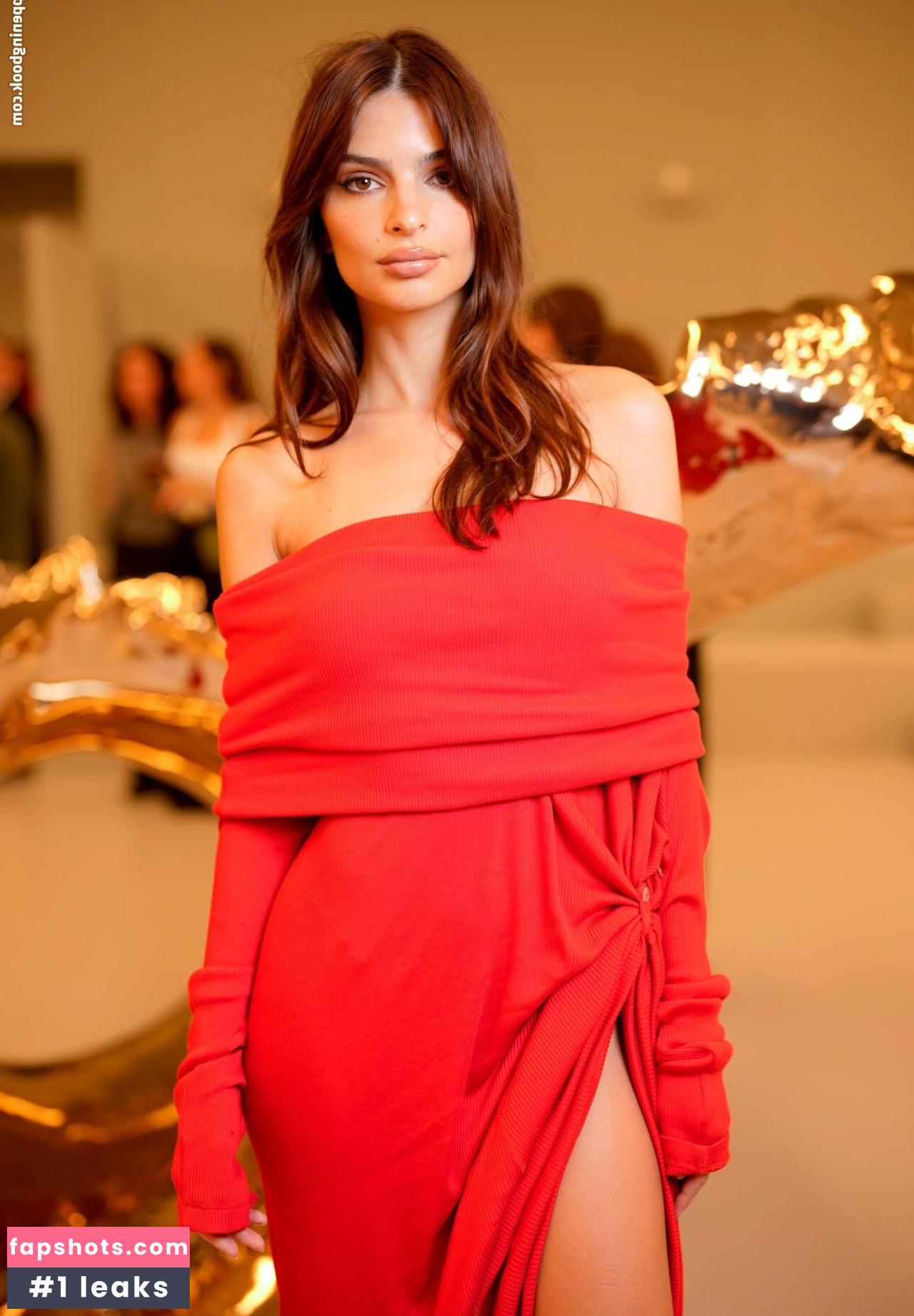 Emily Ratajkowski gallery photo #3270