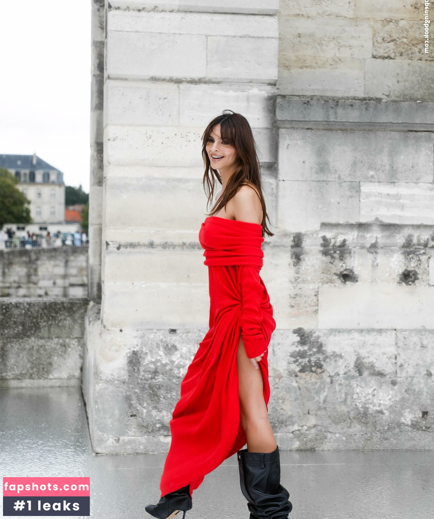 Emily Ratajkowski gallery photo #3271