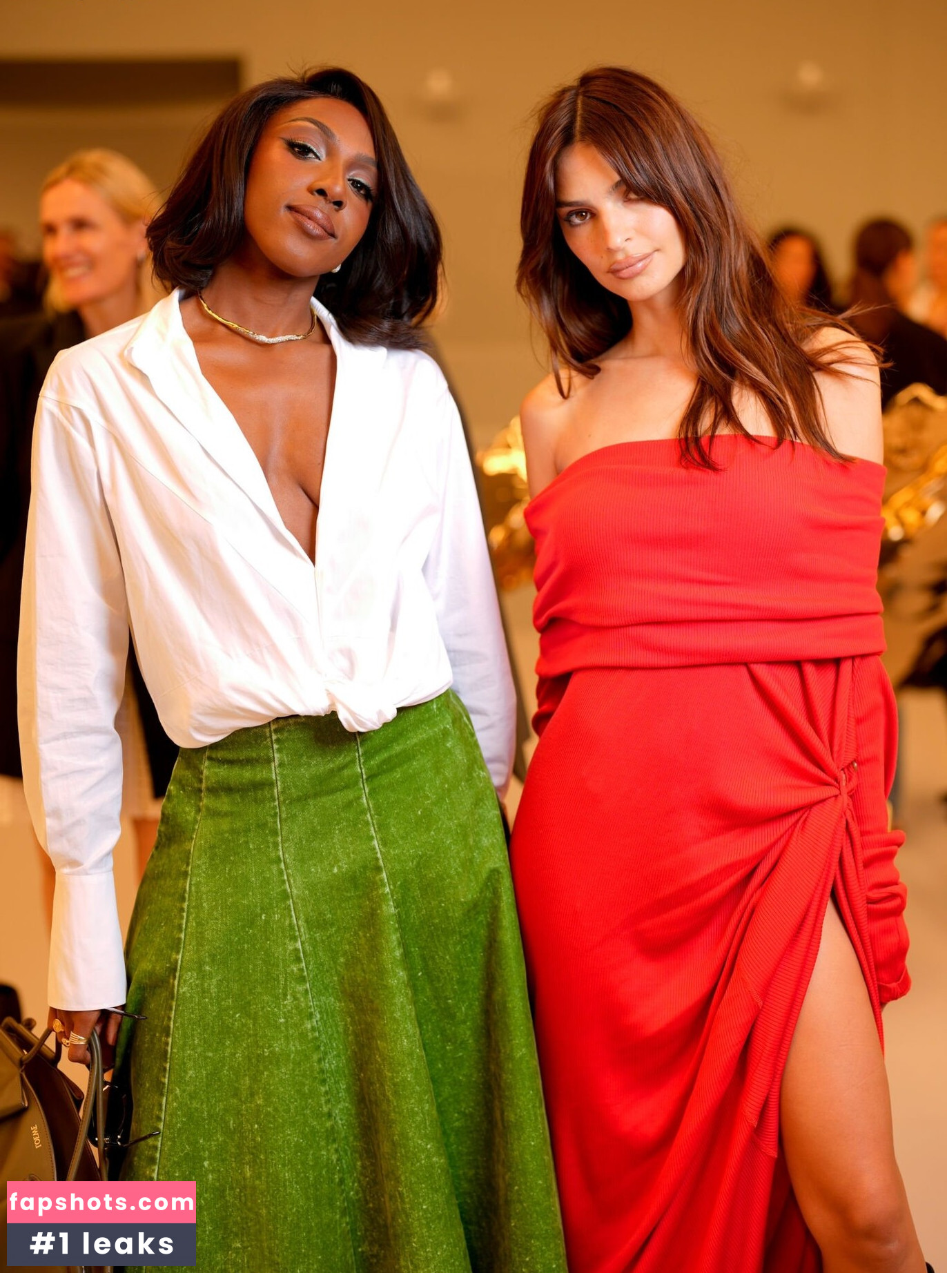 Emily Ratajkowski gallery photo #3277