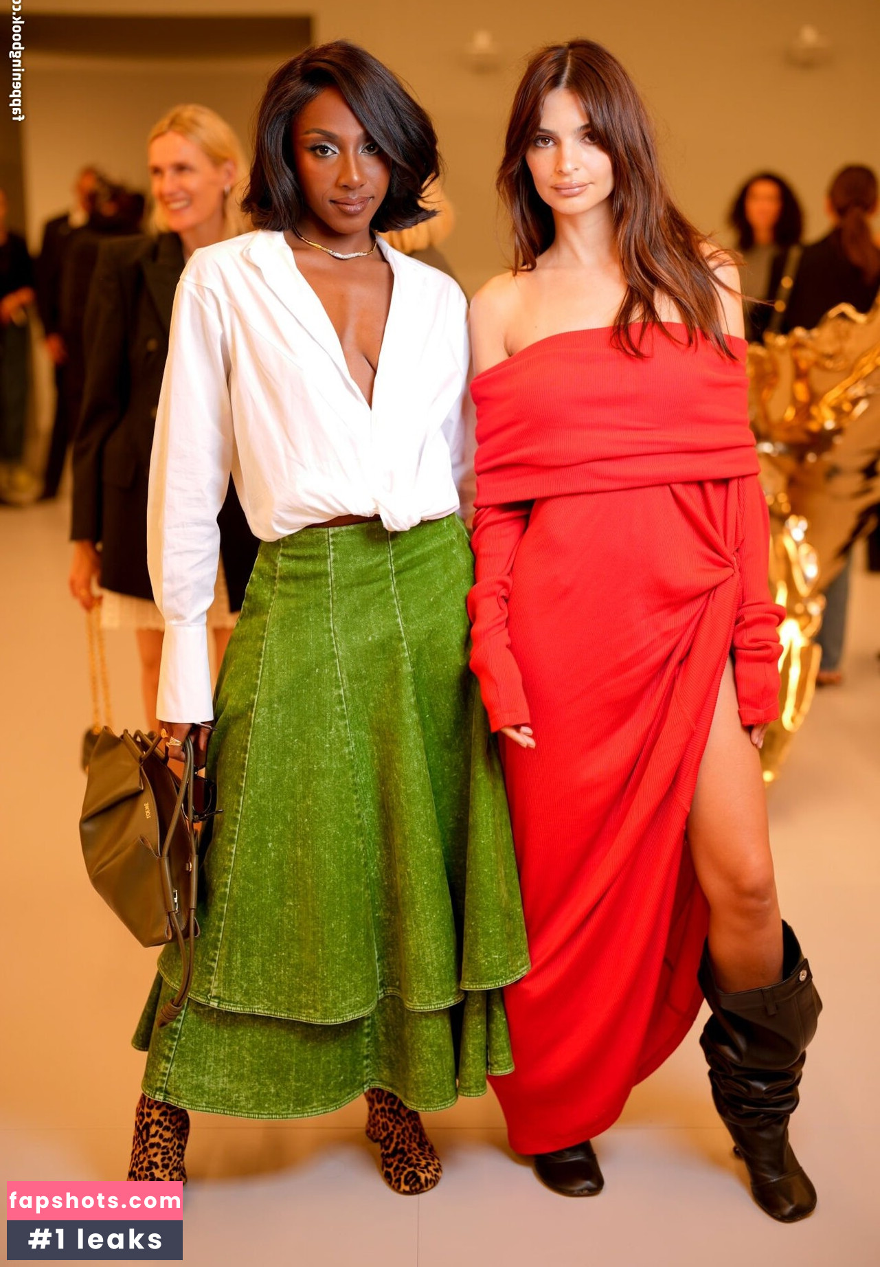 Emily Ratajkowski gallery photo #3278