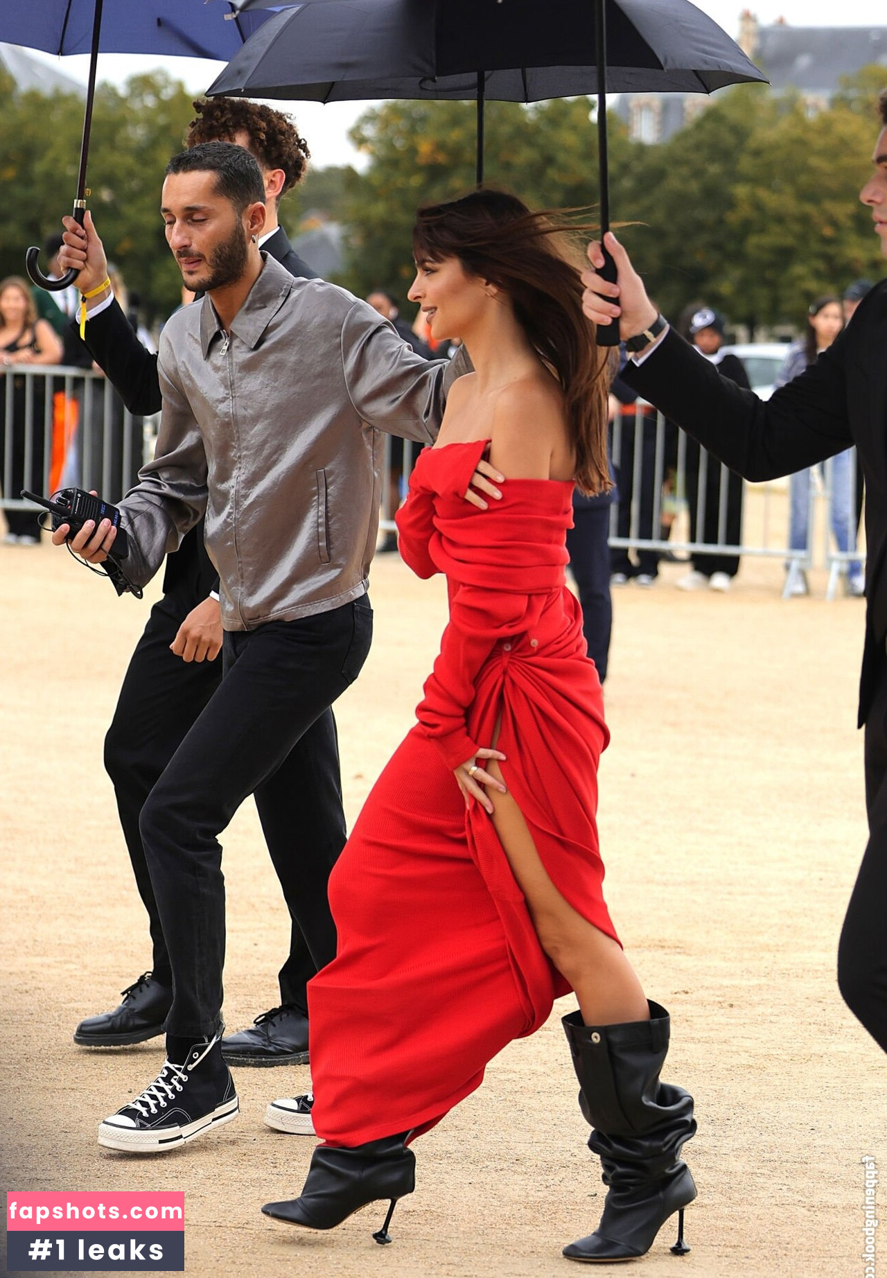 Emily Ratajkowski gallery photo #3280