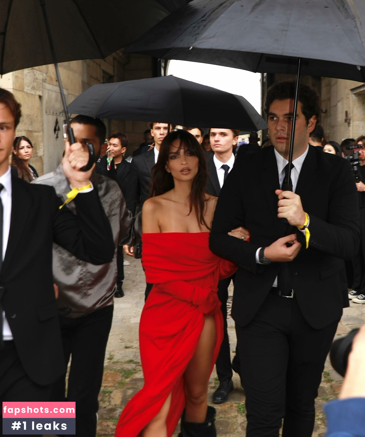 Emily Ratajkowski gallery photo #3281