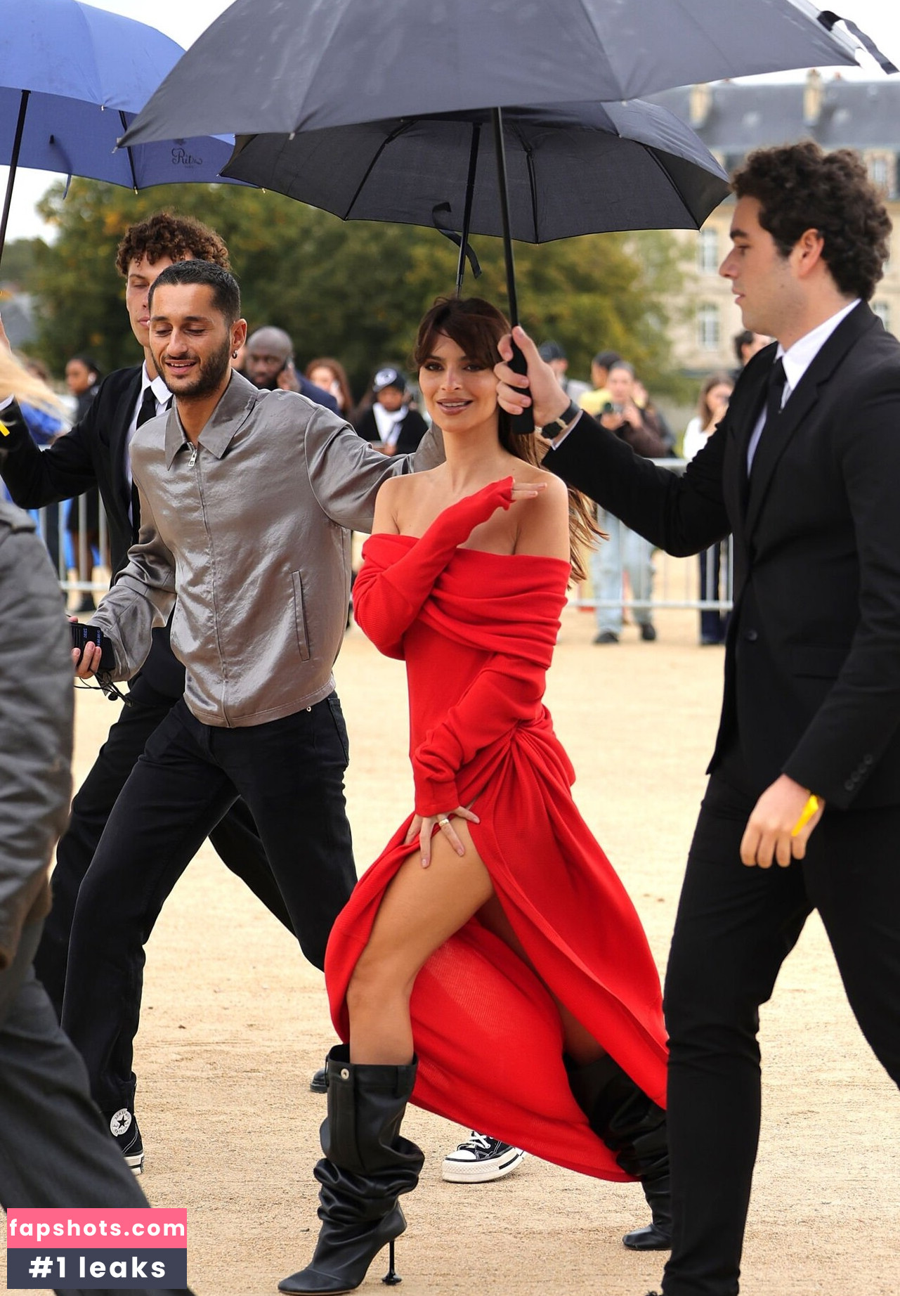 Emily Ratajkowski gallery photo #3282