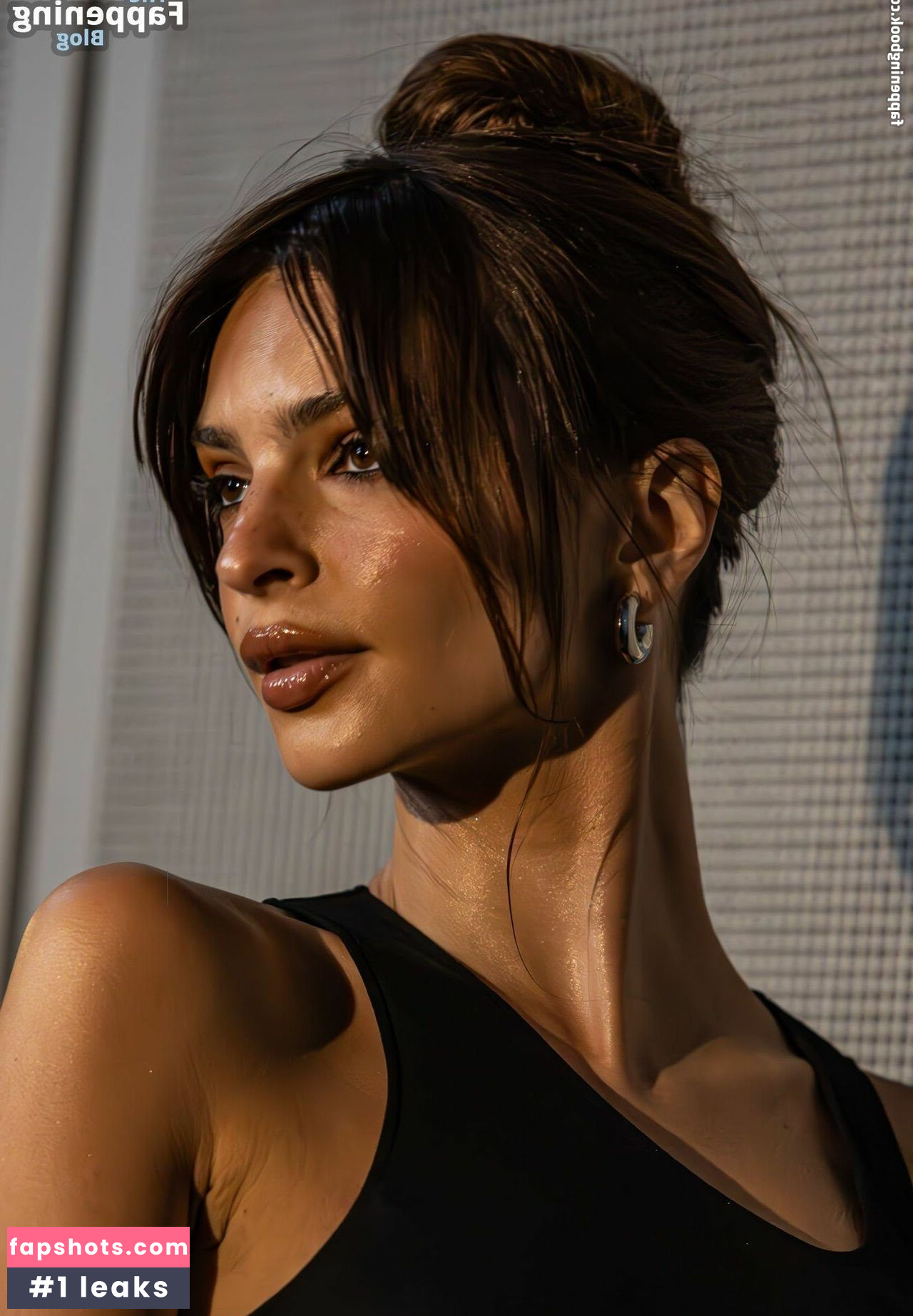 Emily Ratajkowski gallery photo #3293