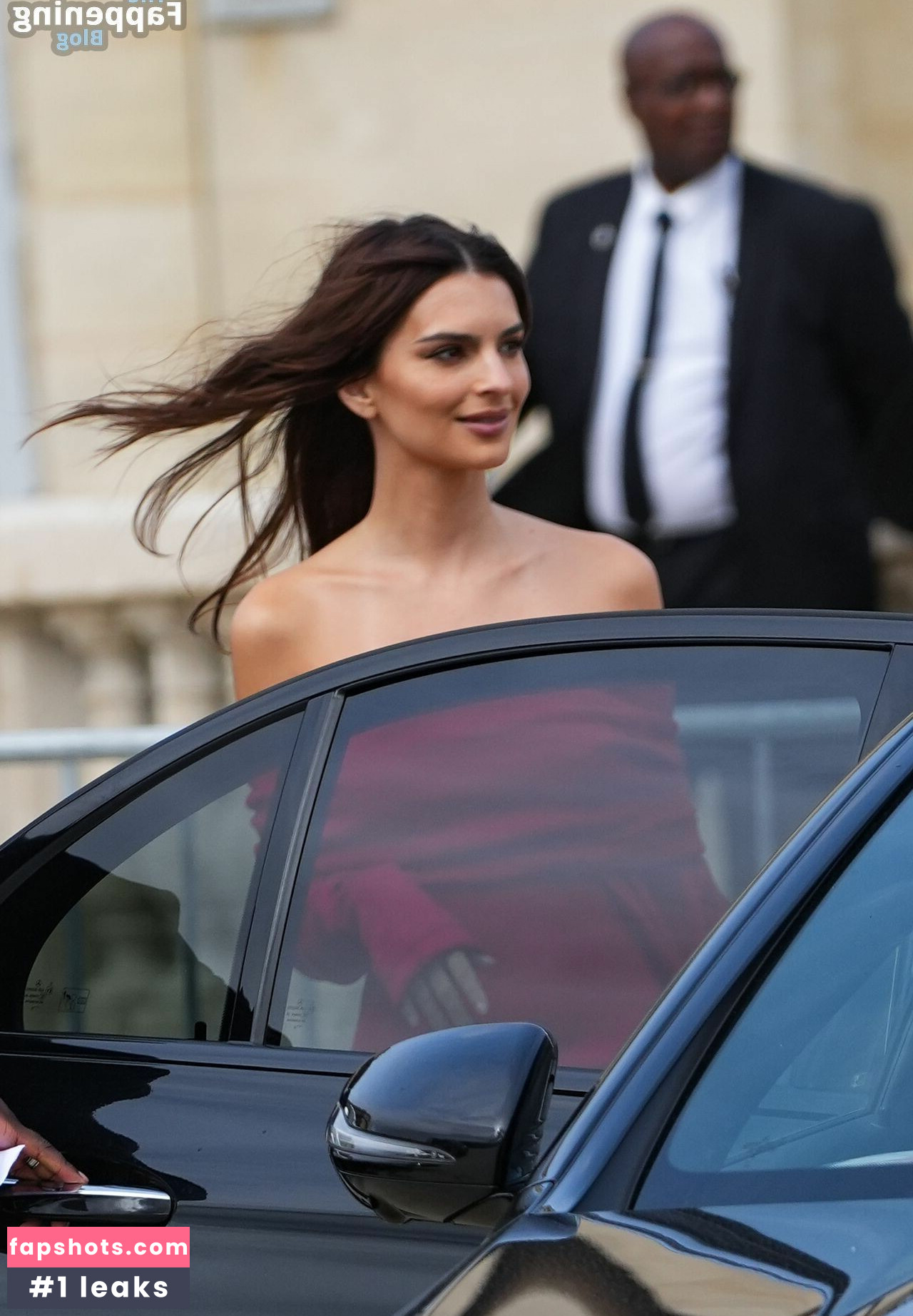 Emily Ratajkowski gallery photo #3313