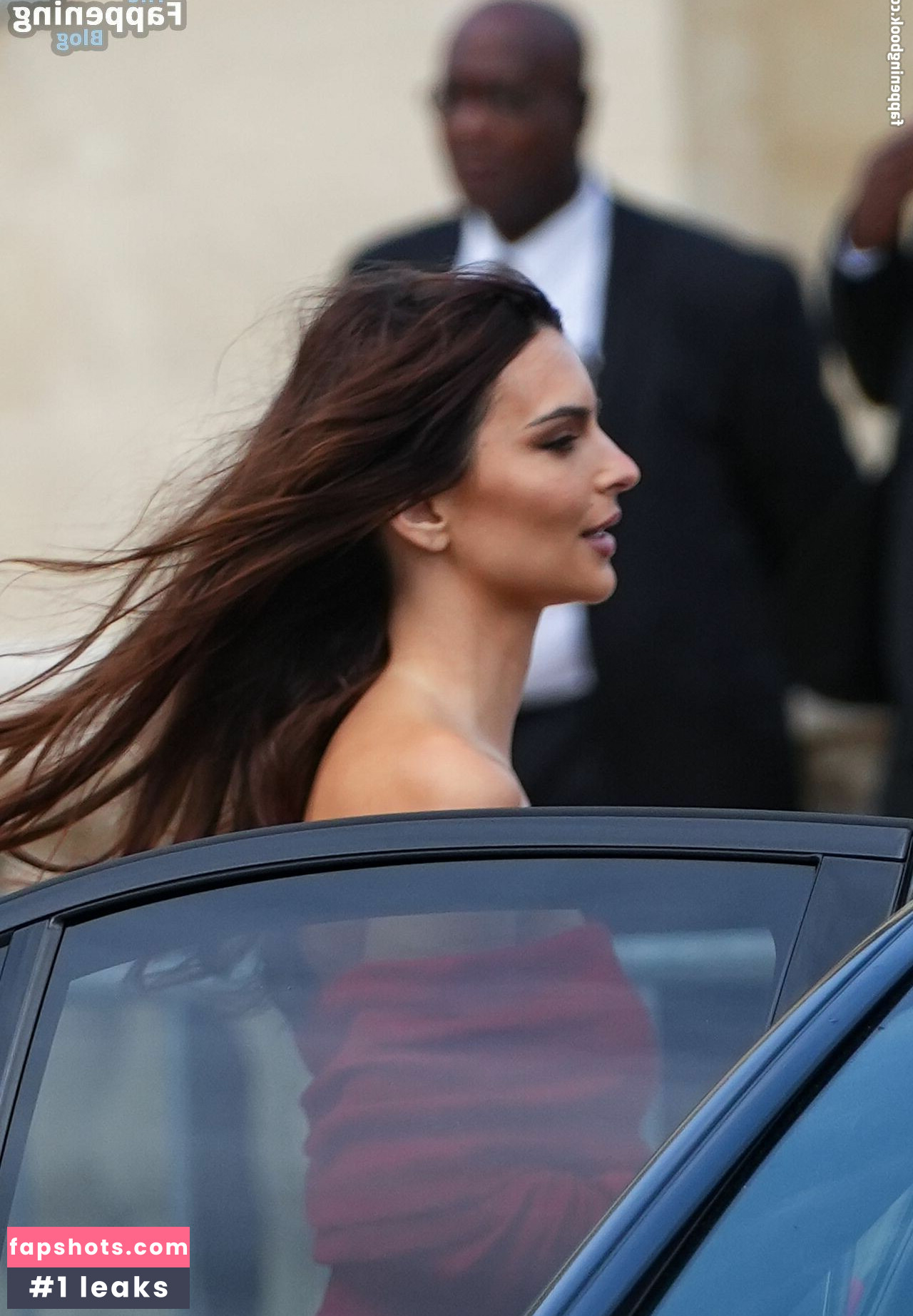 Emily Ratajkowski gallery photo #3324