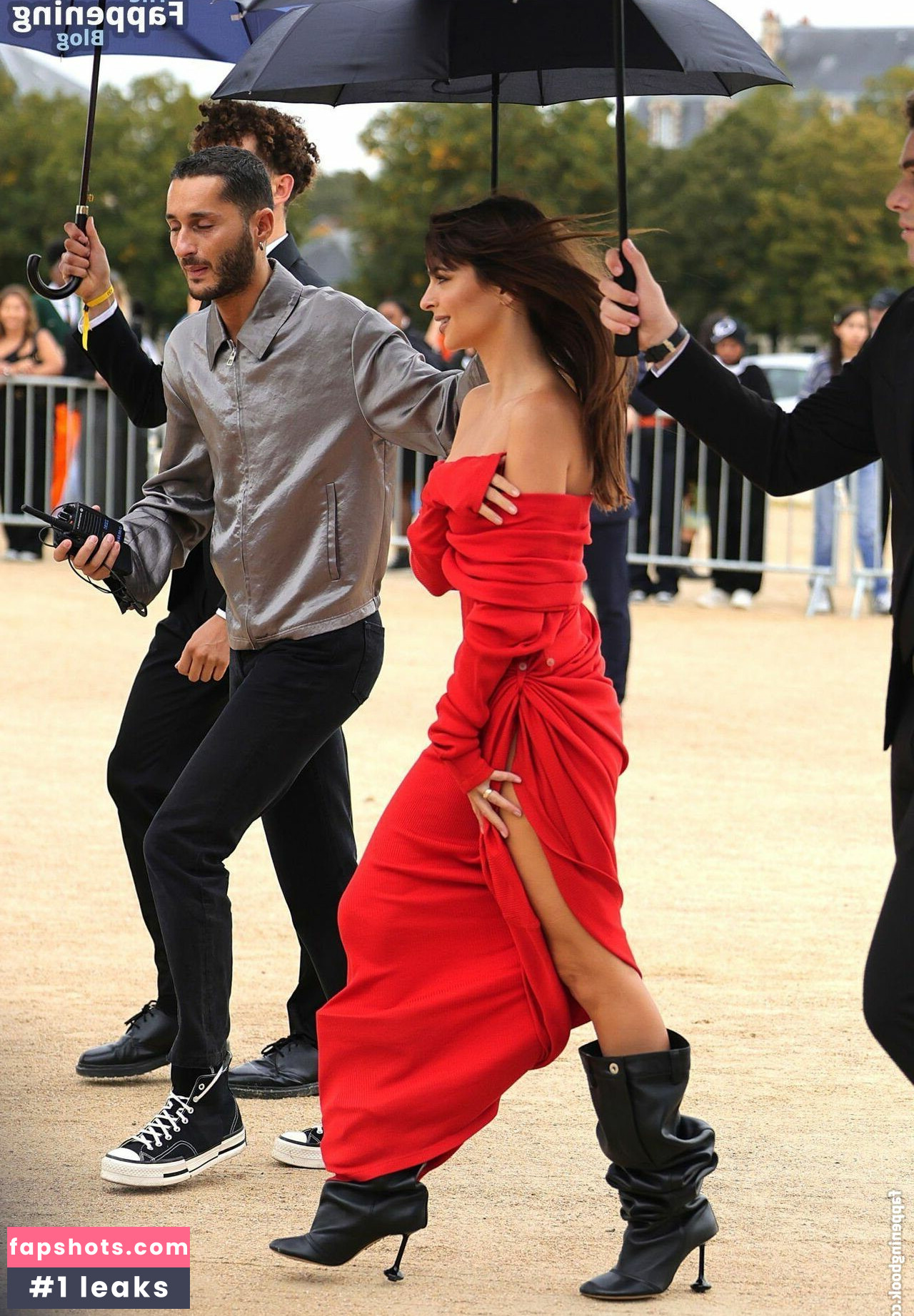 Emily Ratajkowski gallery photo #3326