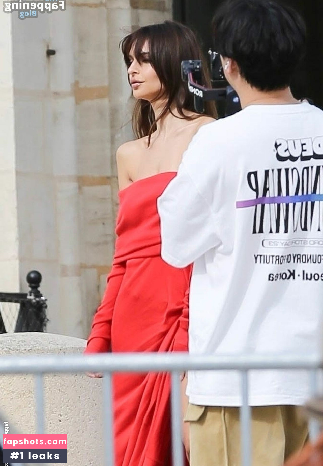 Emily Ratajkowski gallery photo #3334