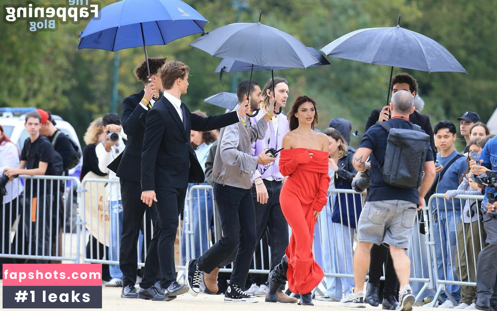 Emily Ratajkowski gallery photo #3335