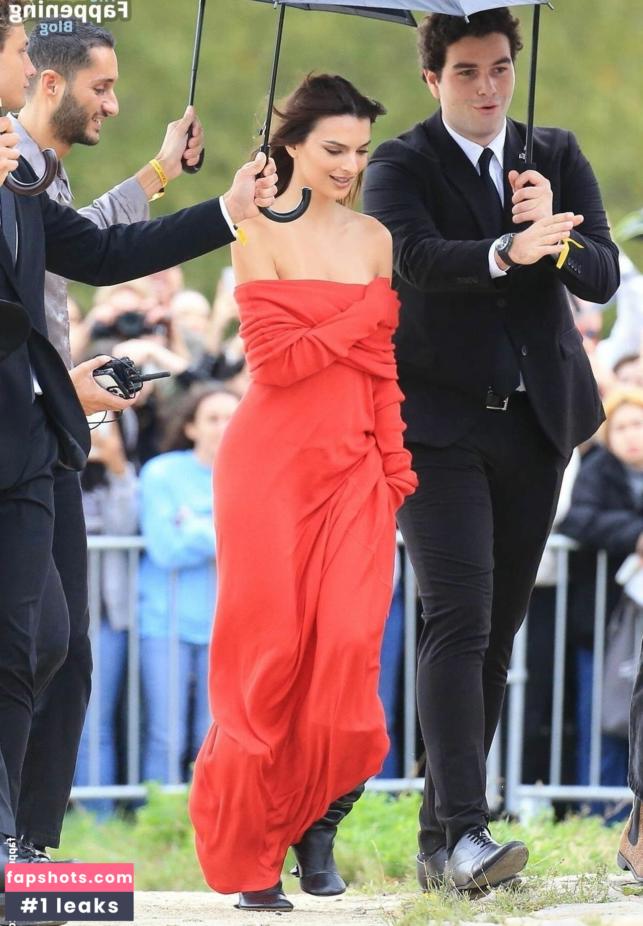 Emily Ratajkowski gallery photo #3338