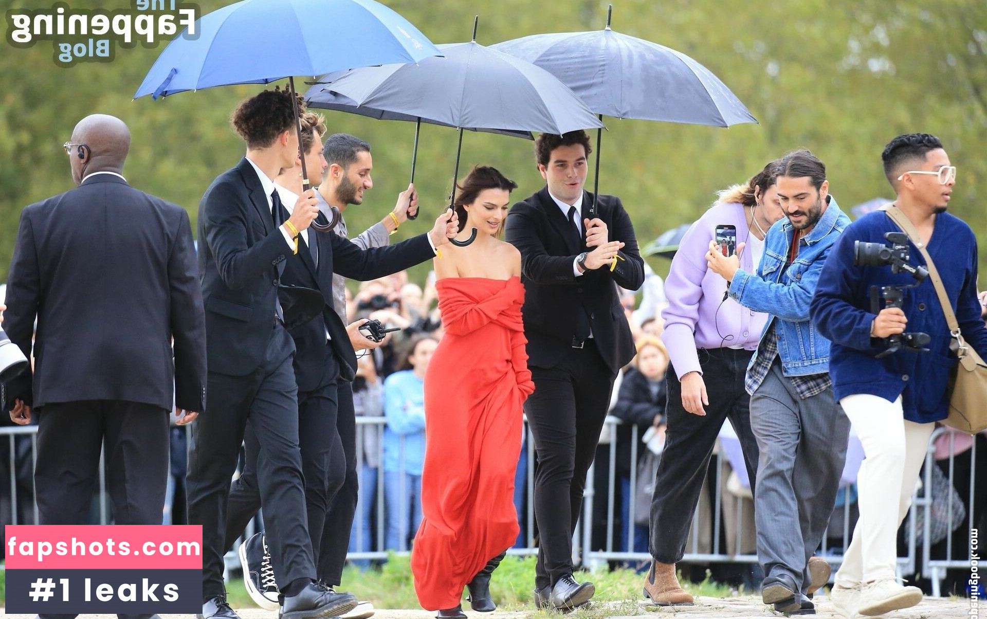 Emily Ratajkowski gallery photo #3339