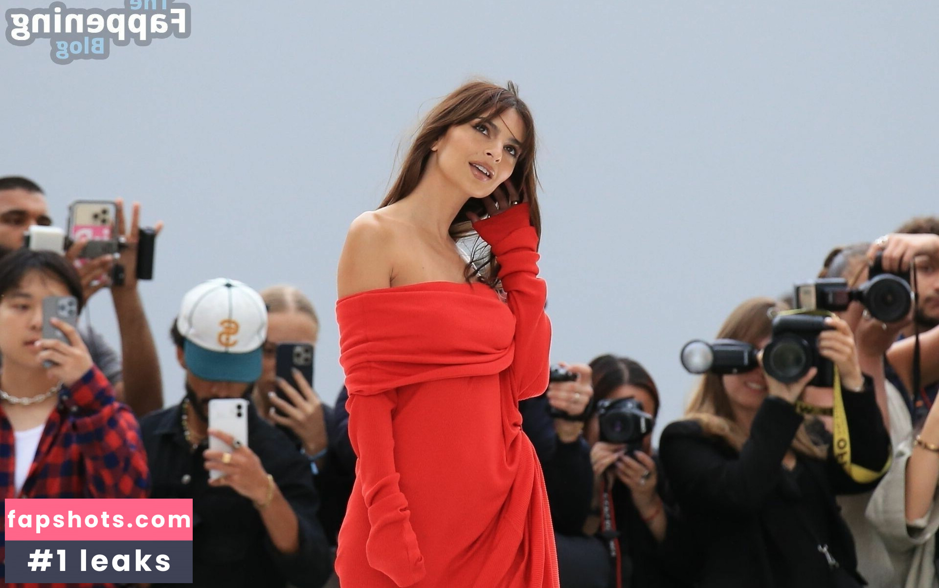 Emily Ratajkowski gallery photo #3340