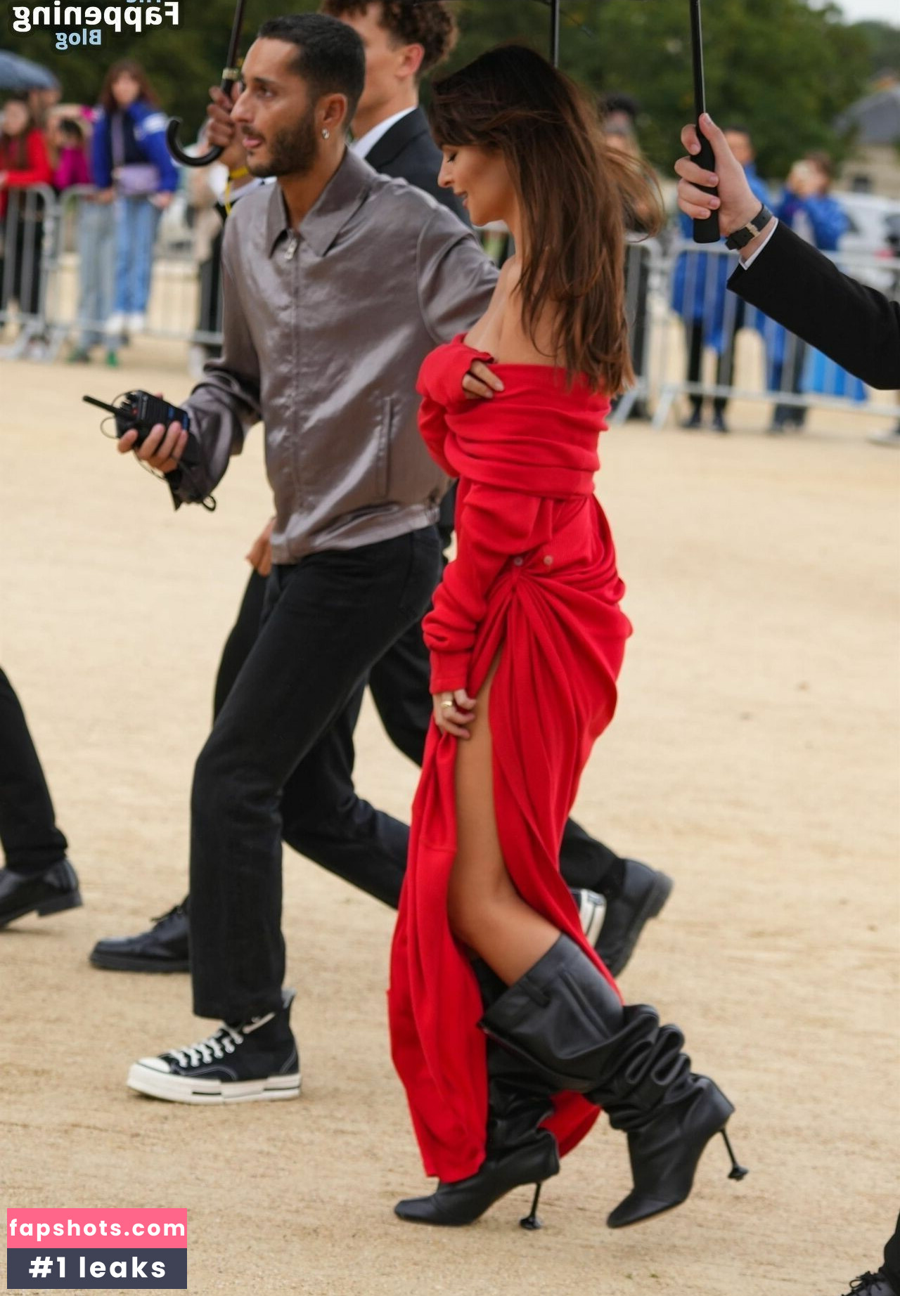 Emily Ratajkowski gallery photo #3345