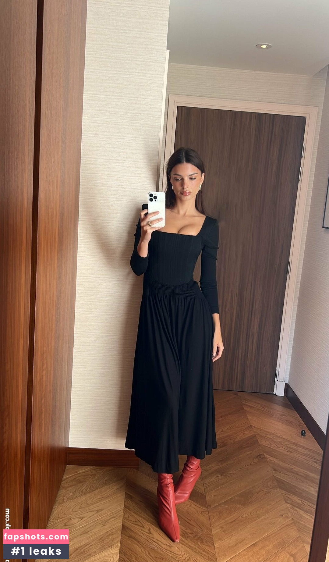 Emily Ratajkowski gallery photo #3370