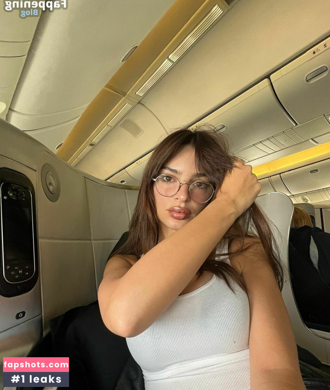 Emily Ratajkowski gallery photo #3375