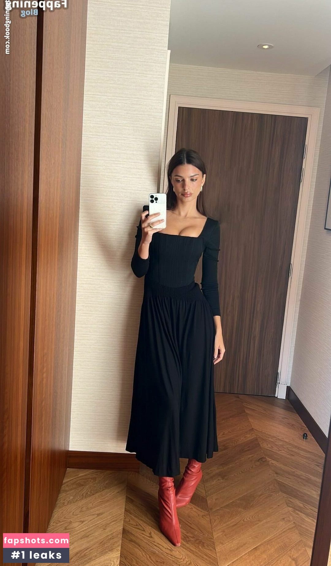 Emily Ratajkowski gallery photo #3378