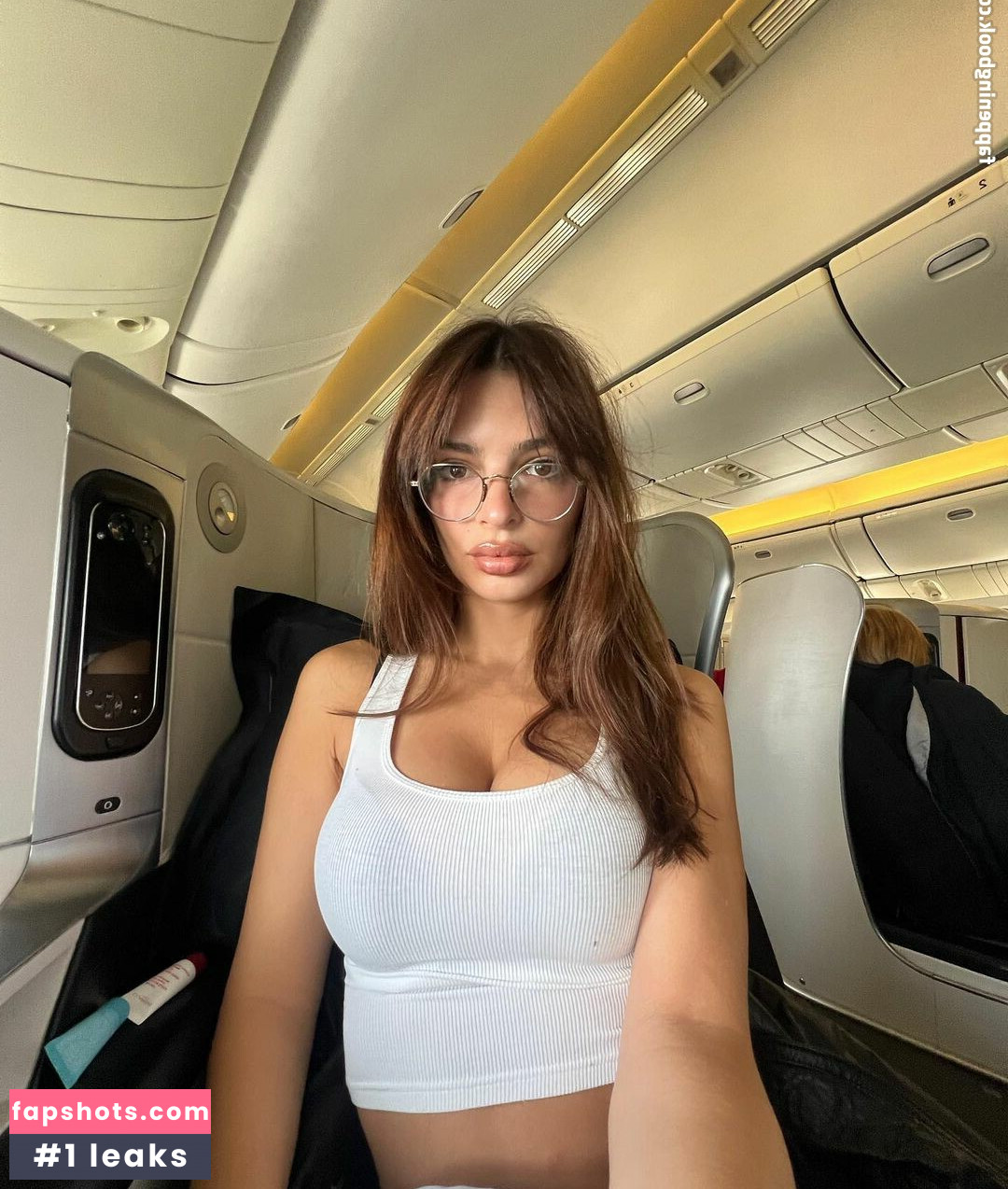 Emily Ratajkowski gallery photo #3381