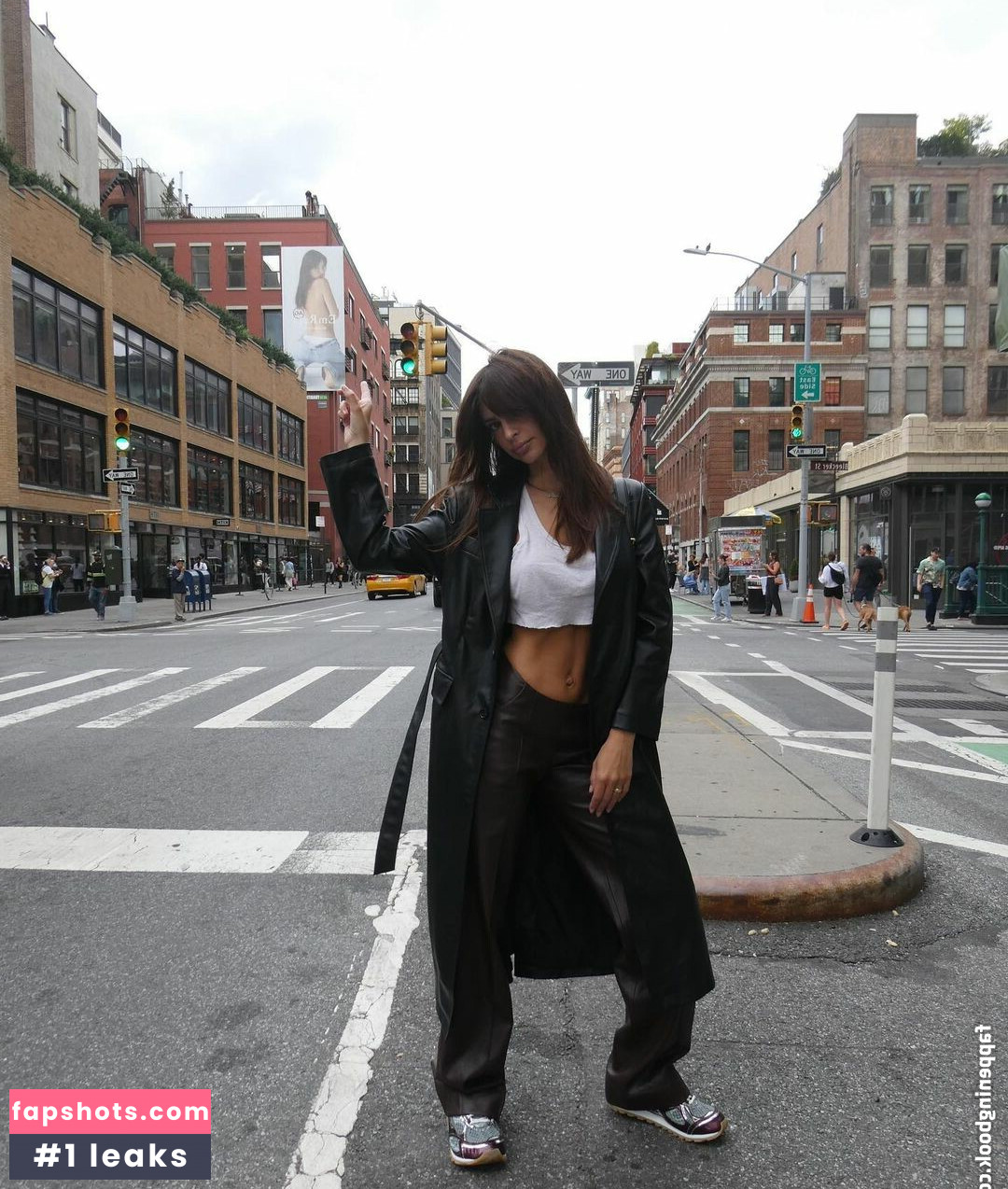 Emily Ratajkowski gallery photo #3394