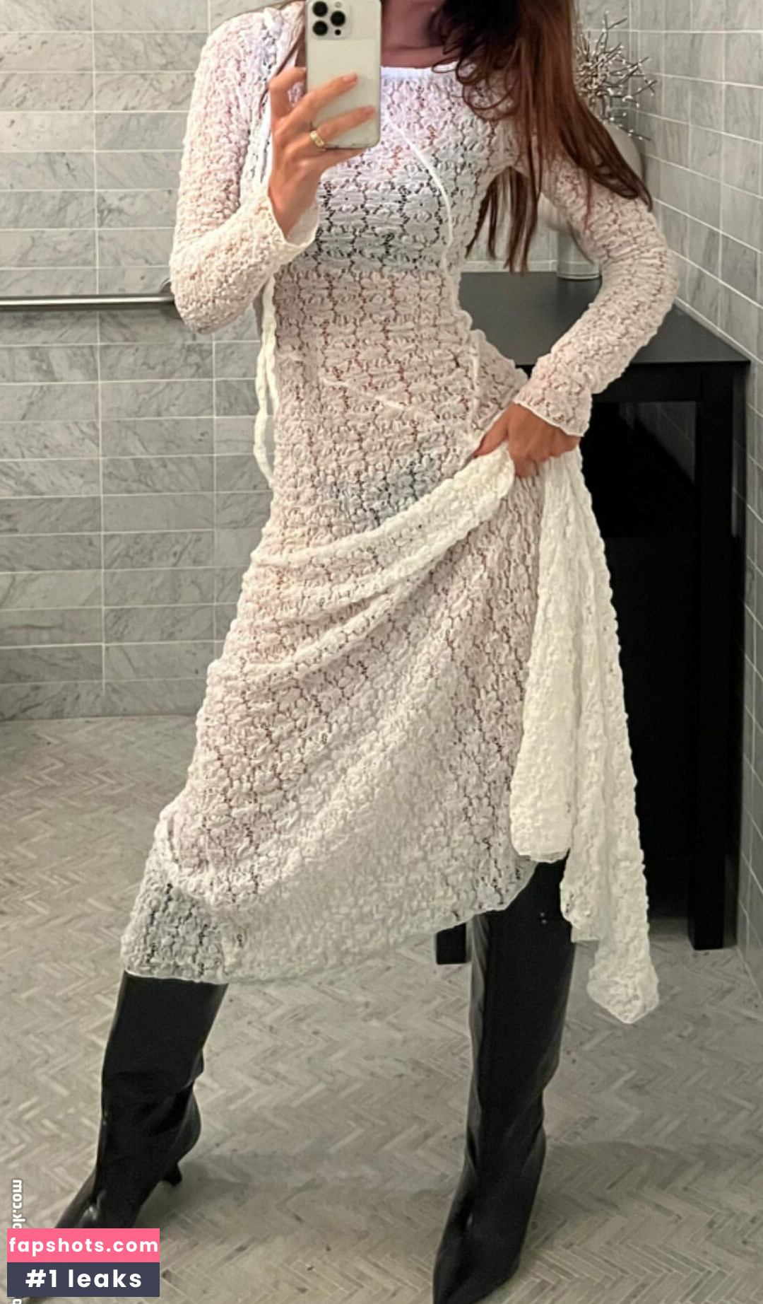 Emily Ratajkowski gallery photo #3396