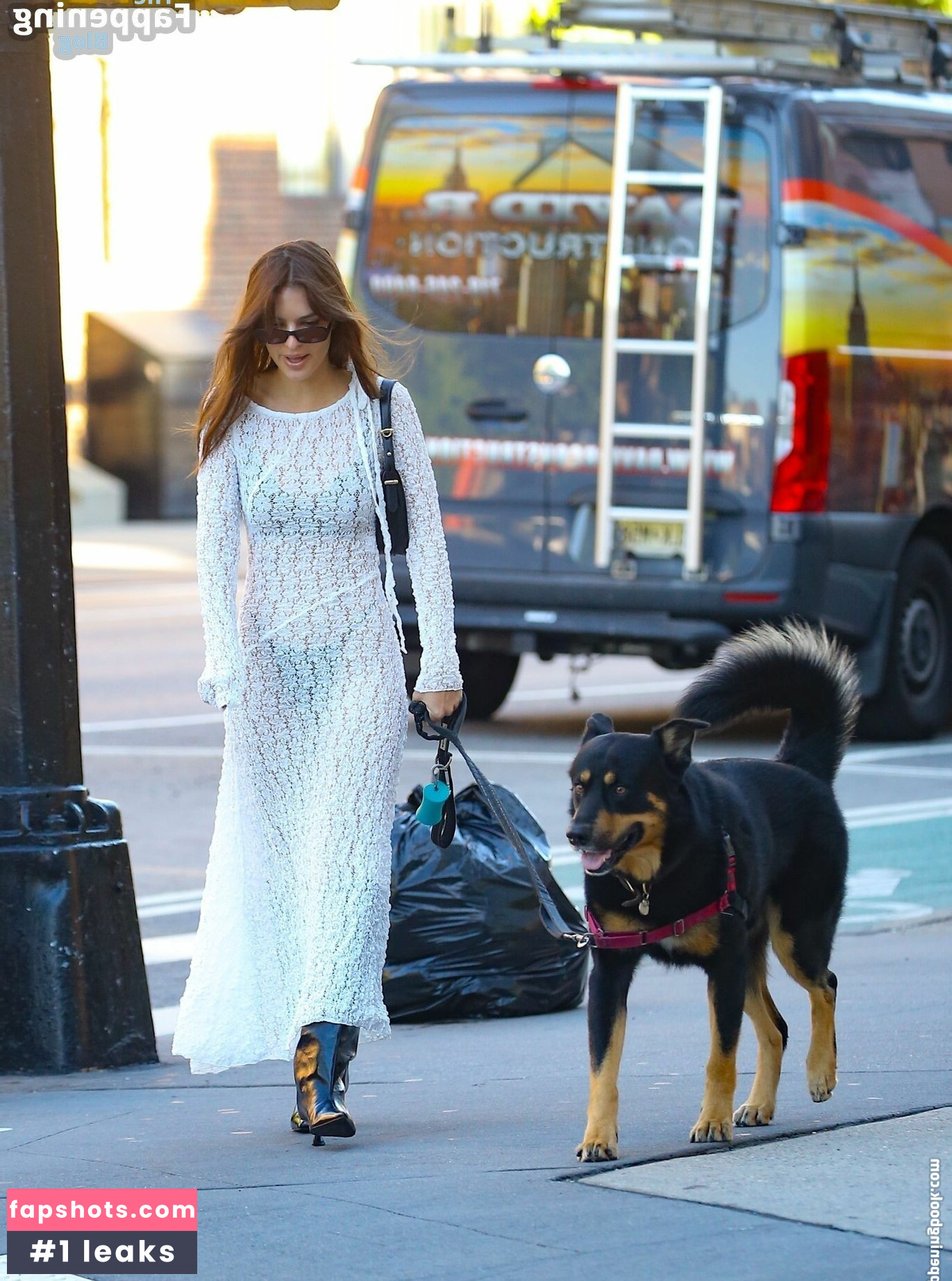 Emily Ratajkowski gallery photo #3433