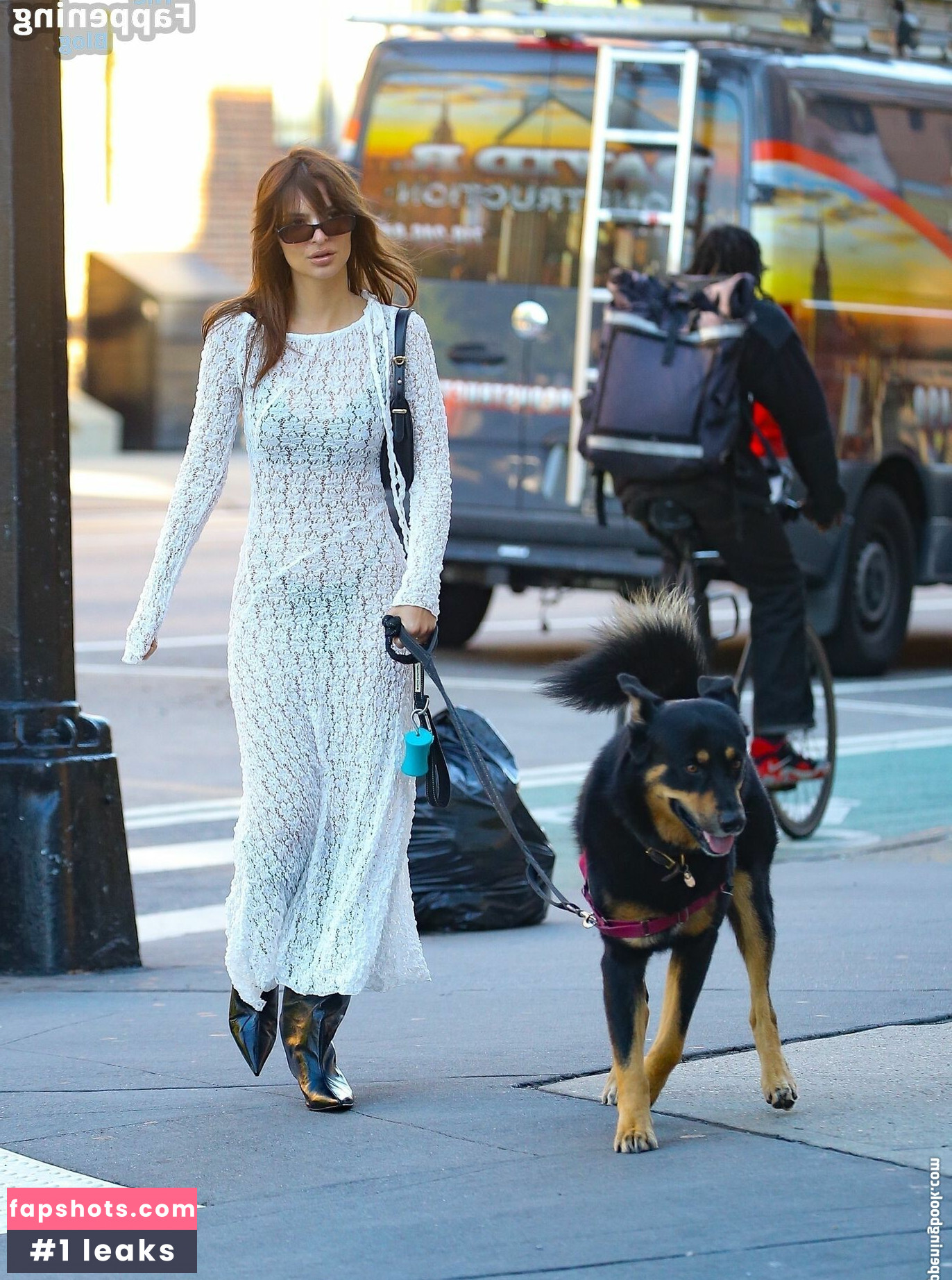 Emily Ratajkowski gallery photo #3435