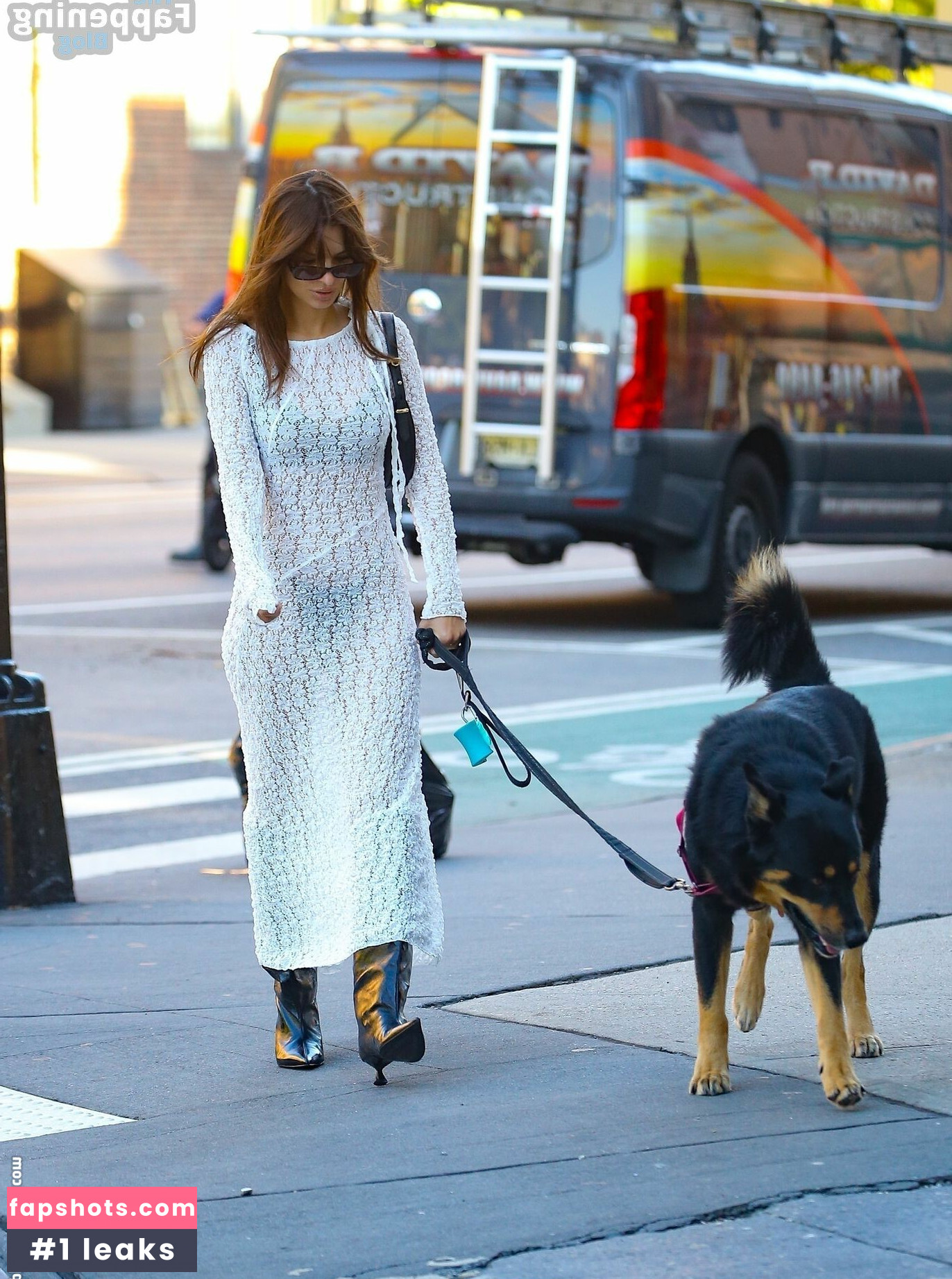 Emily Ratajkowski gallery photo #3440