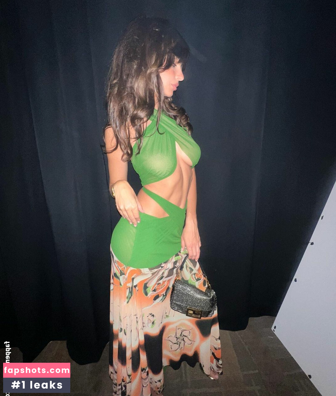 Emily Ratajkowski gallery photo #3444