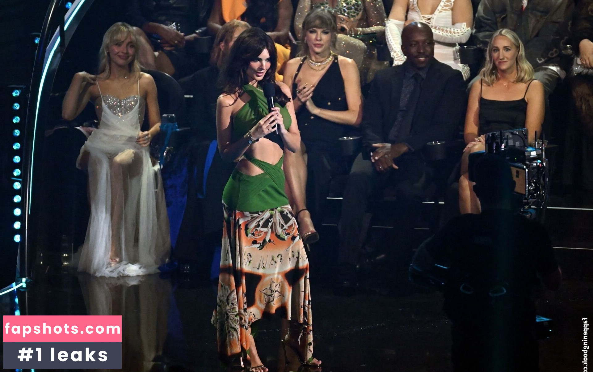 Emily Ratajkowski gallery photo #3453