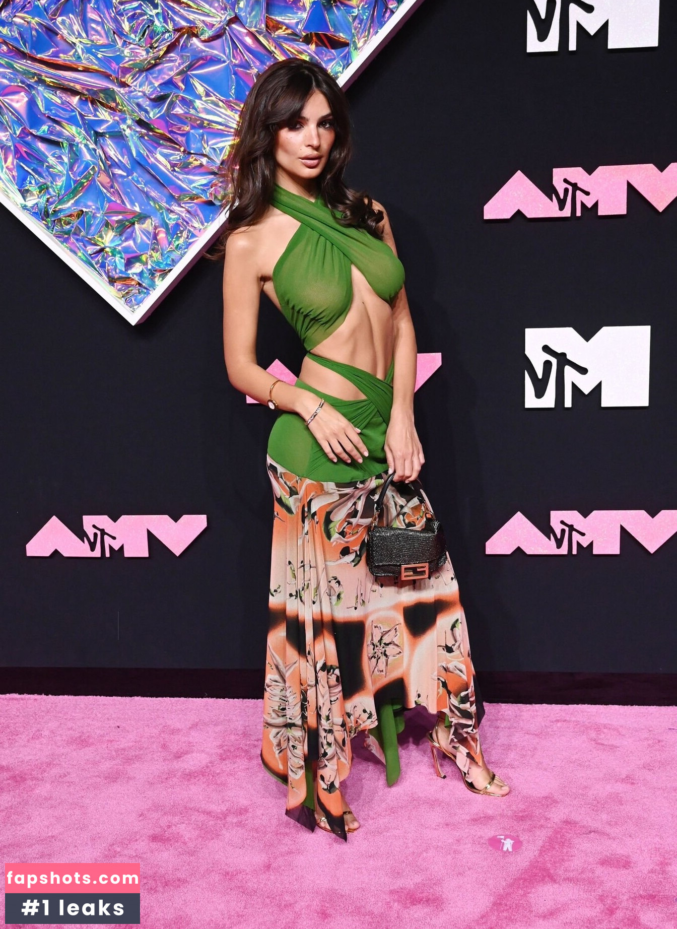 Emily Ratajkowski gallery photo #3464