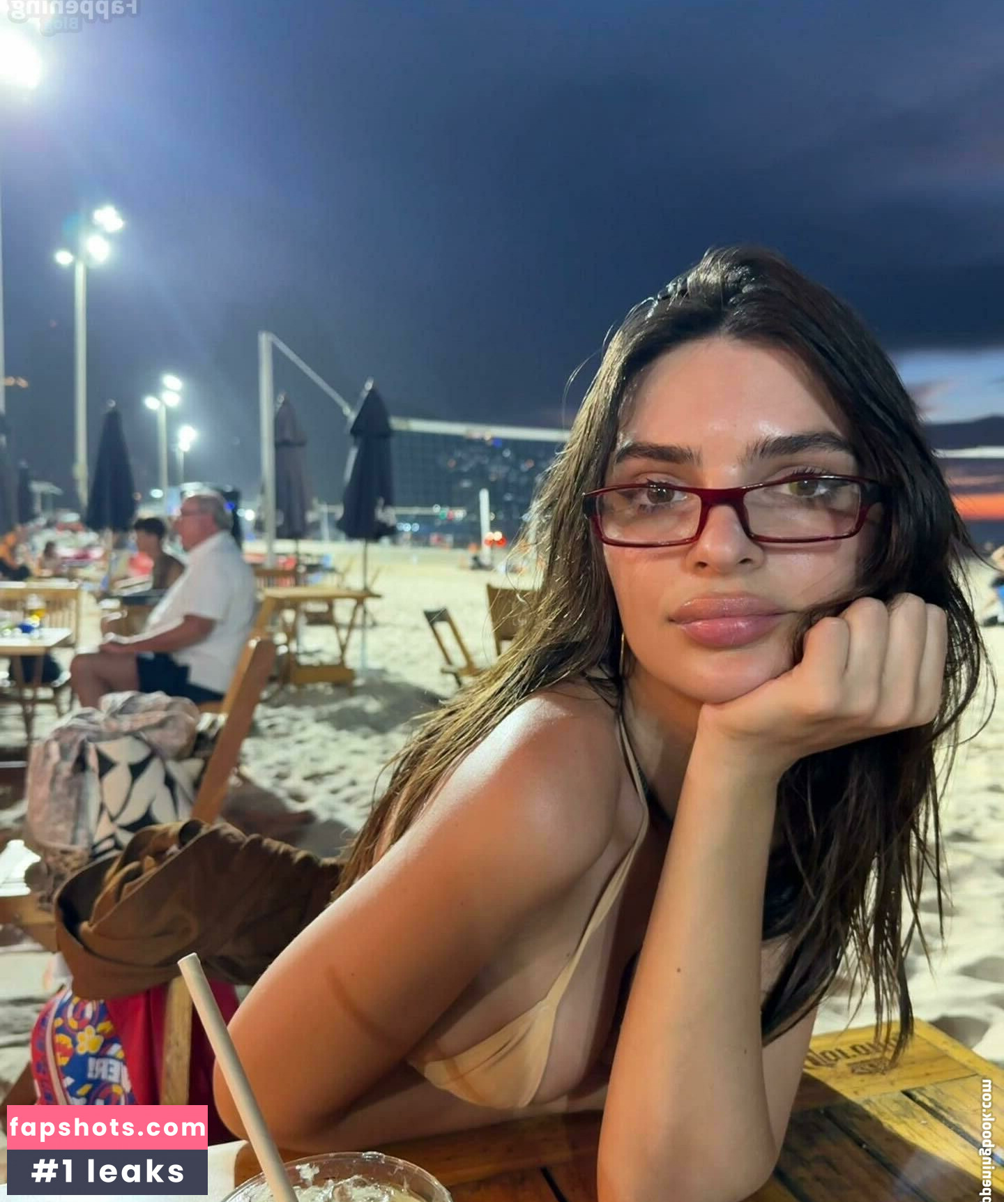 Emily Ratajkowski gallery photo #358