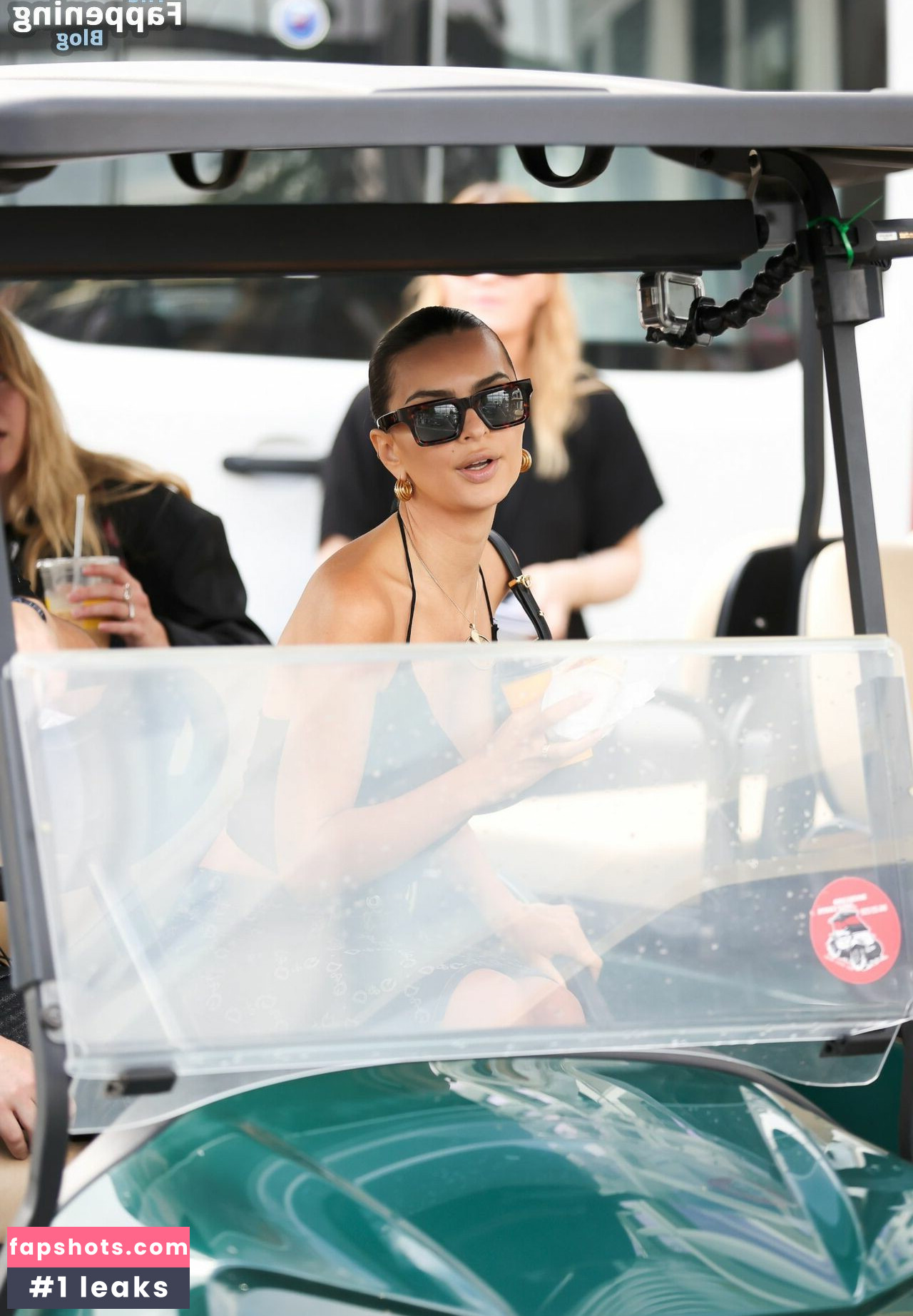 Emily Ratajkowski gallery photo #3672