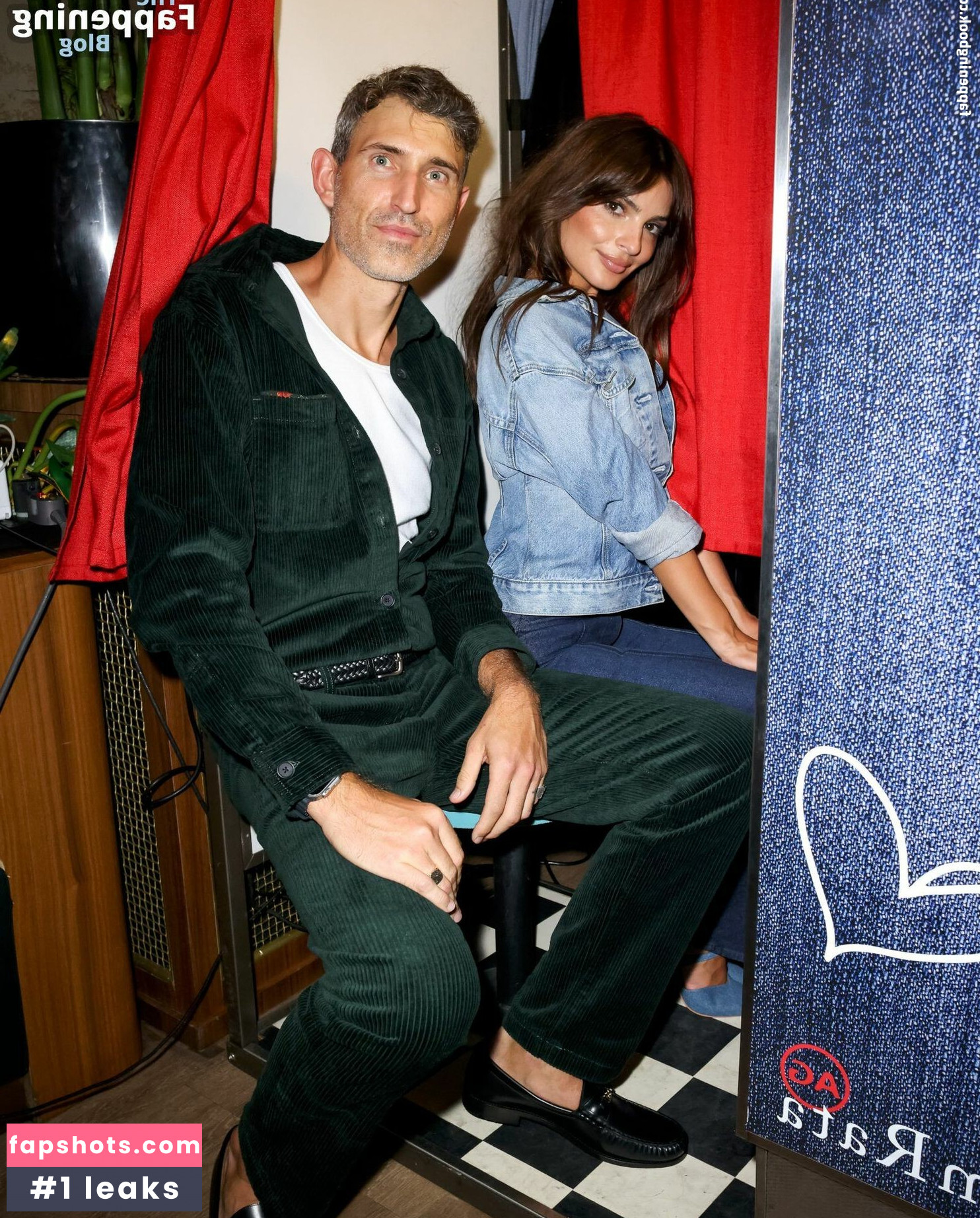 Emily Ratajkowski gallery photo #3790