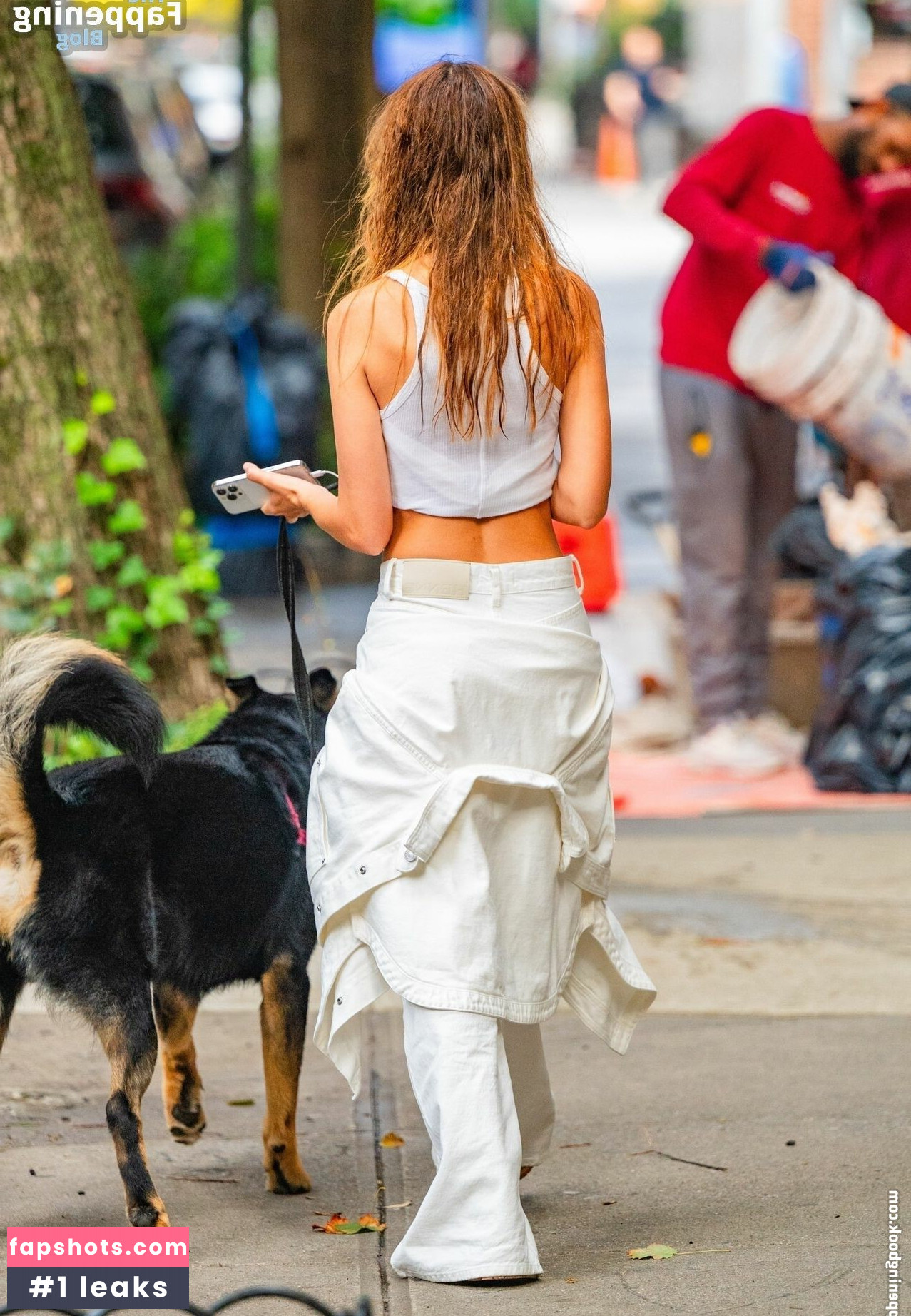 Emily Ratajkowski gallery photo #3997