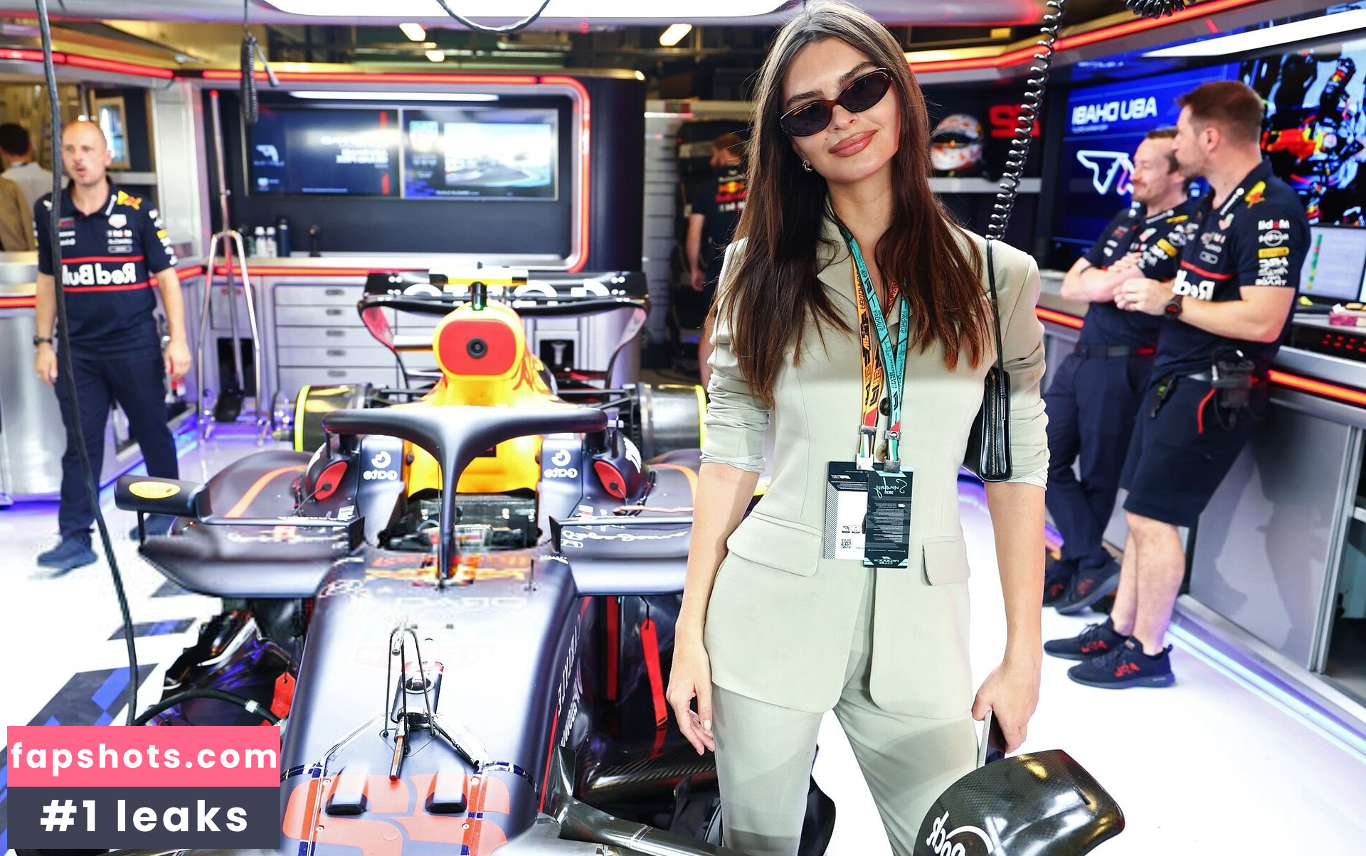 Emily Ratajkowski gallery photo #5