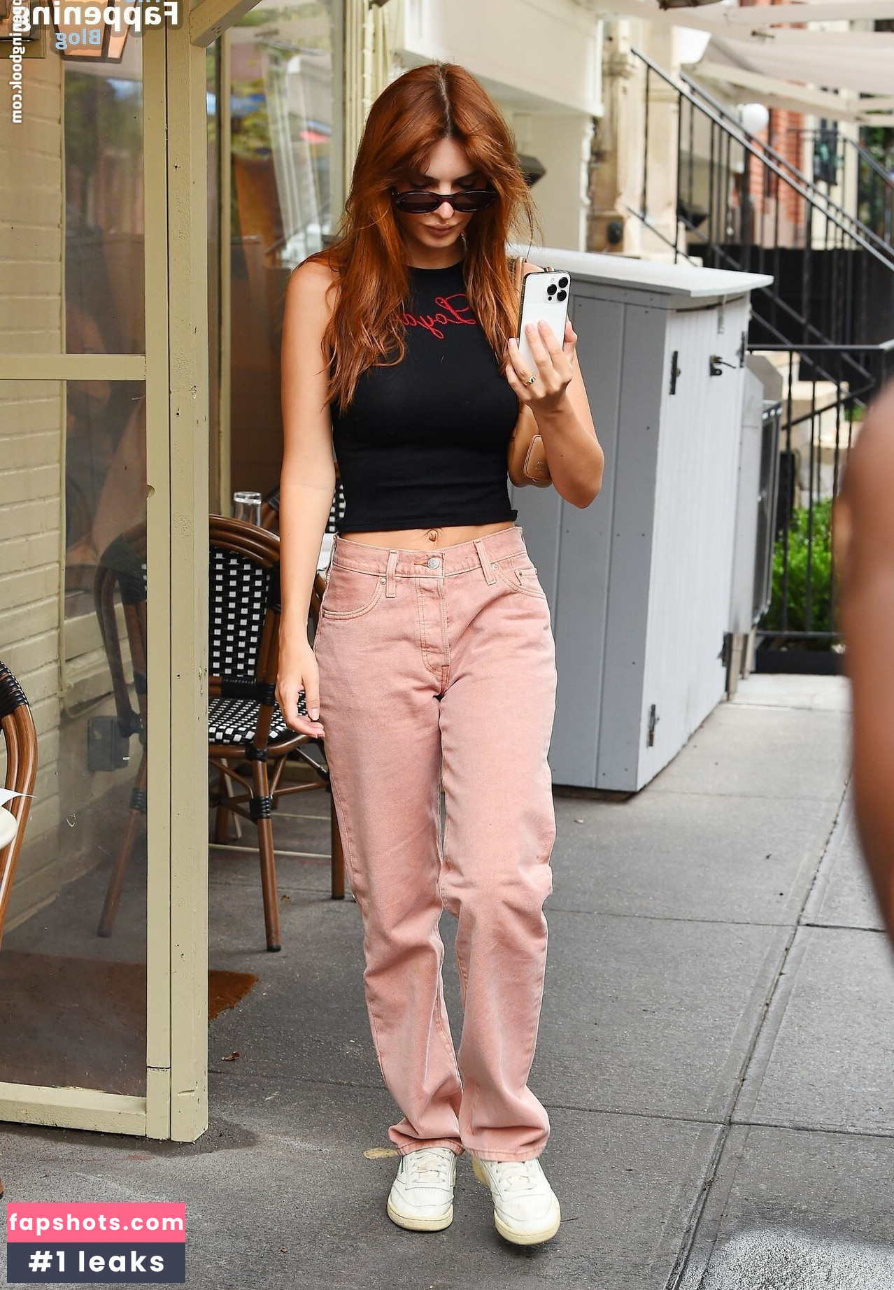 Emily Ratajkowski gallery photo #4054