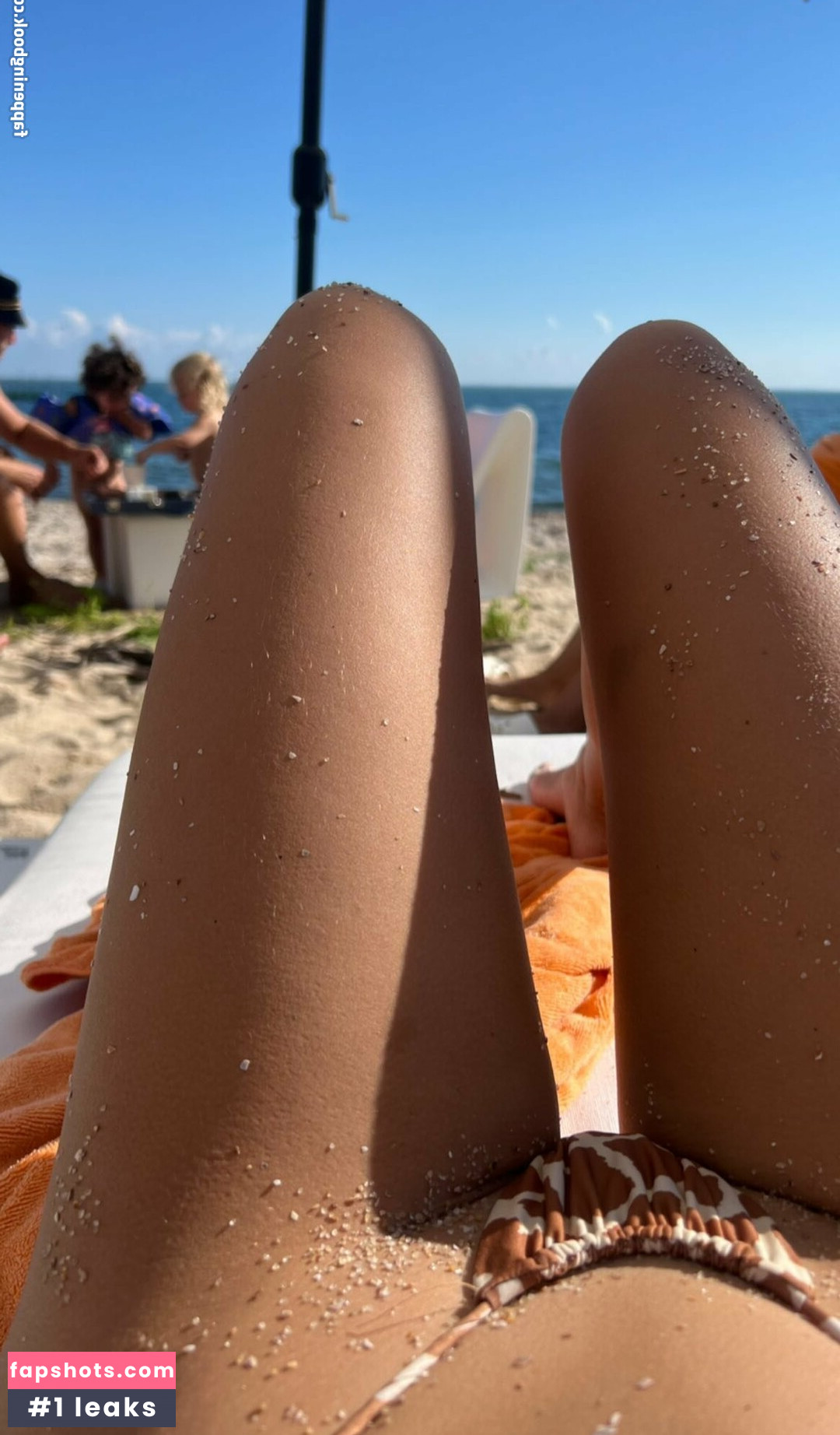 Emily Ratajkowski gallery photo #4192