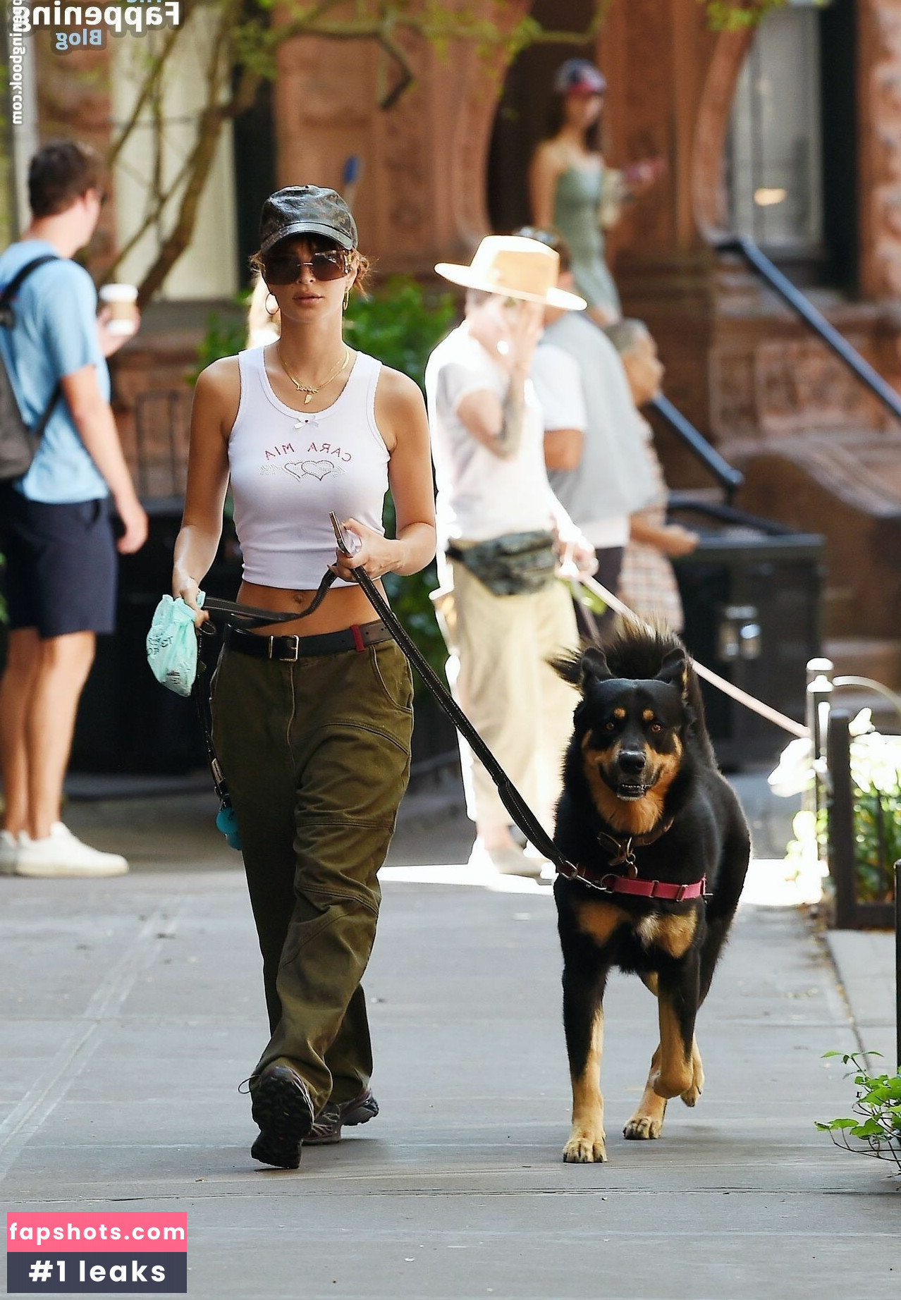 Emily Ratajkowski gallery photo #4202