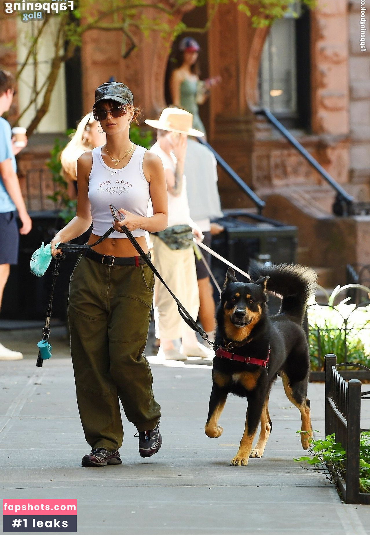 Emily Ratajkowski gallery photo #4205