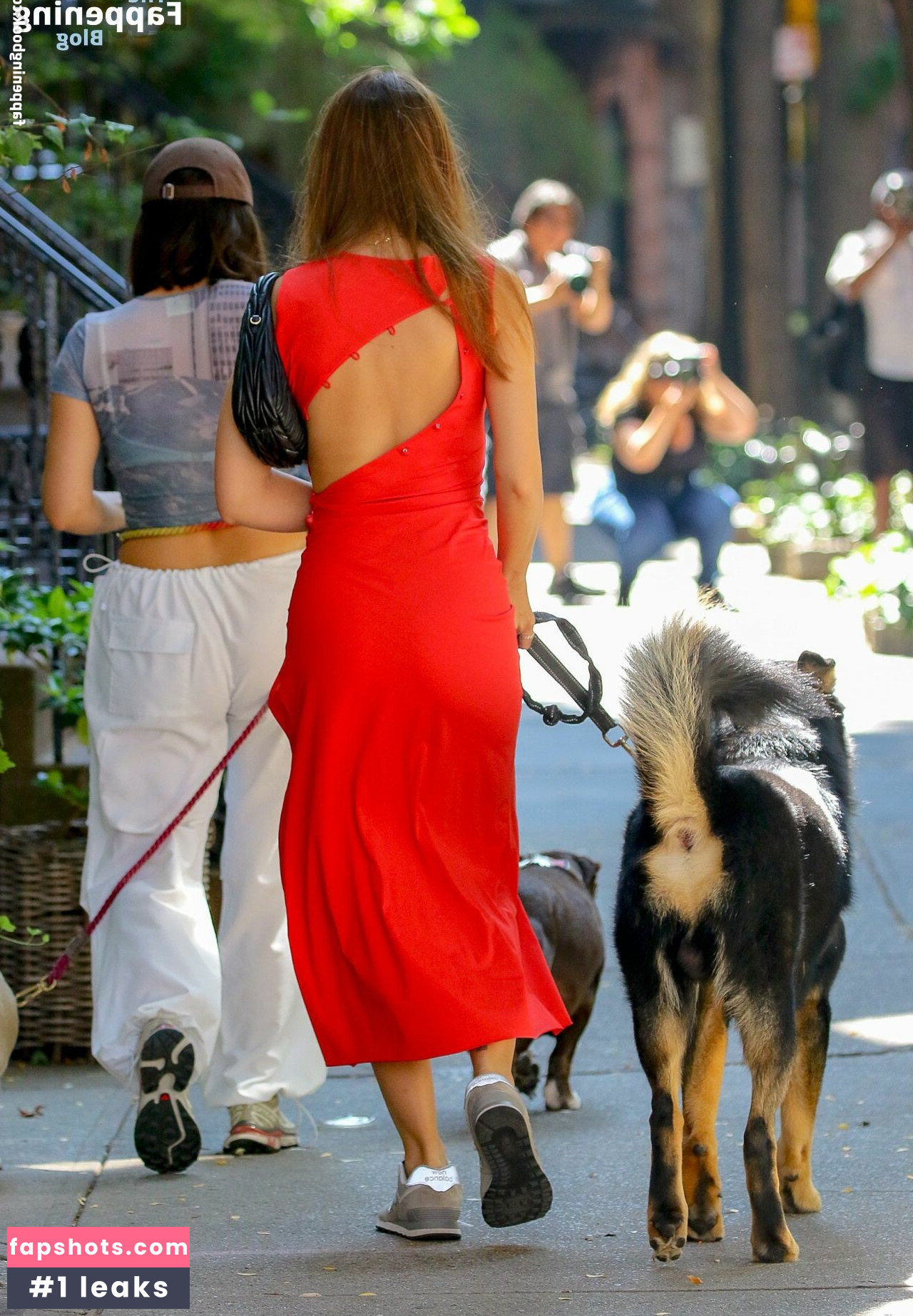 Emily Ratajkowski gallery photo #4436