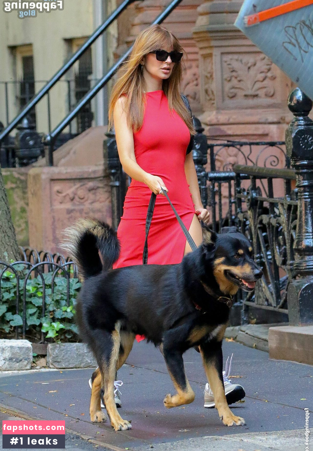 Emily Ratajkowski gallery photo #4437