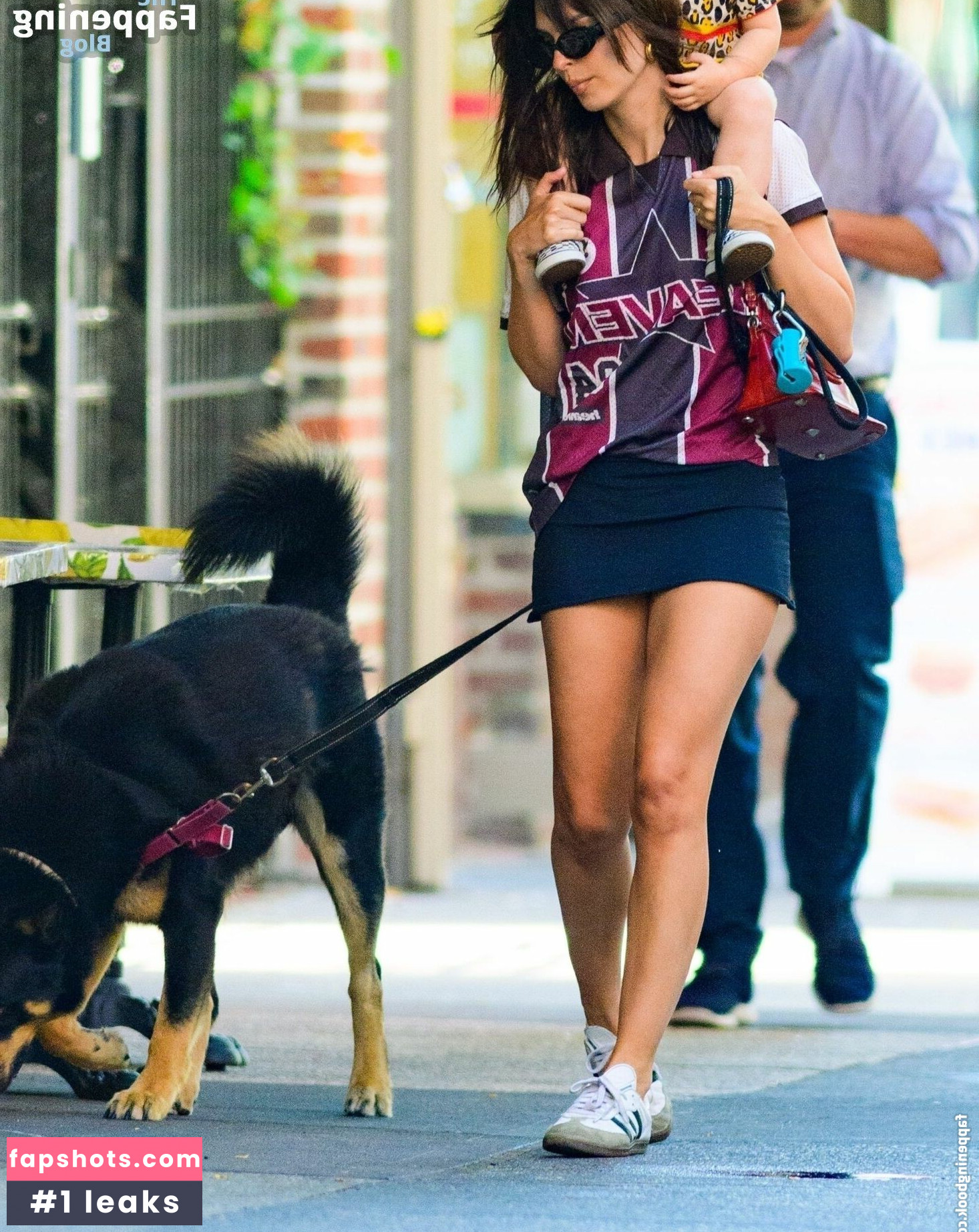 Emily Ratajkowski gallery photo #4525