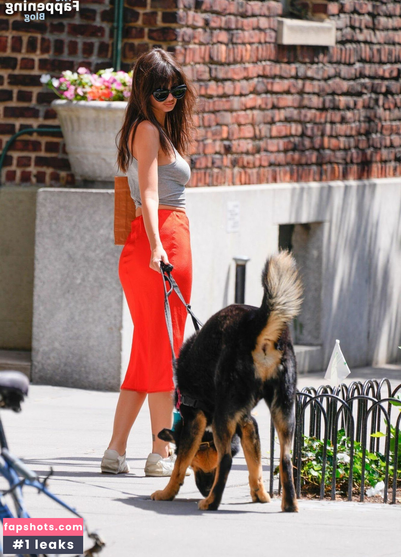 Emily Ratajkowski gallery photo #4541