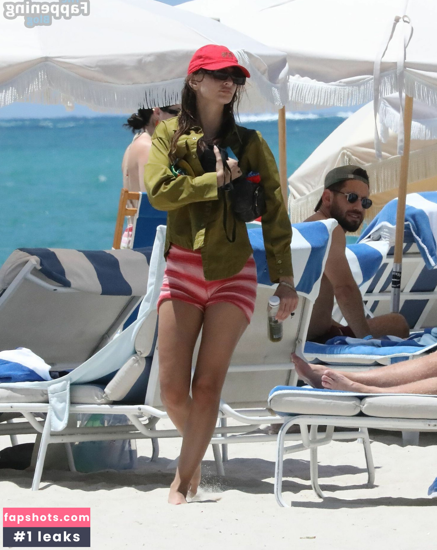 Emily Ratajkowski gallery photo #4645