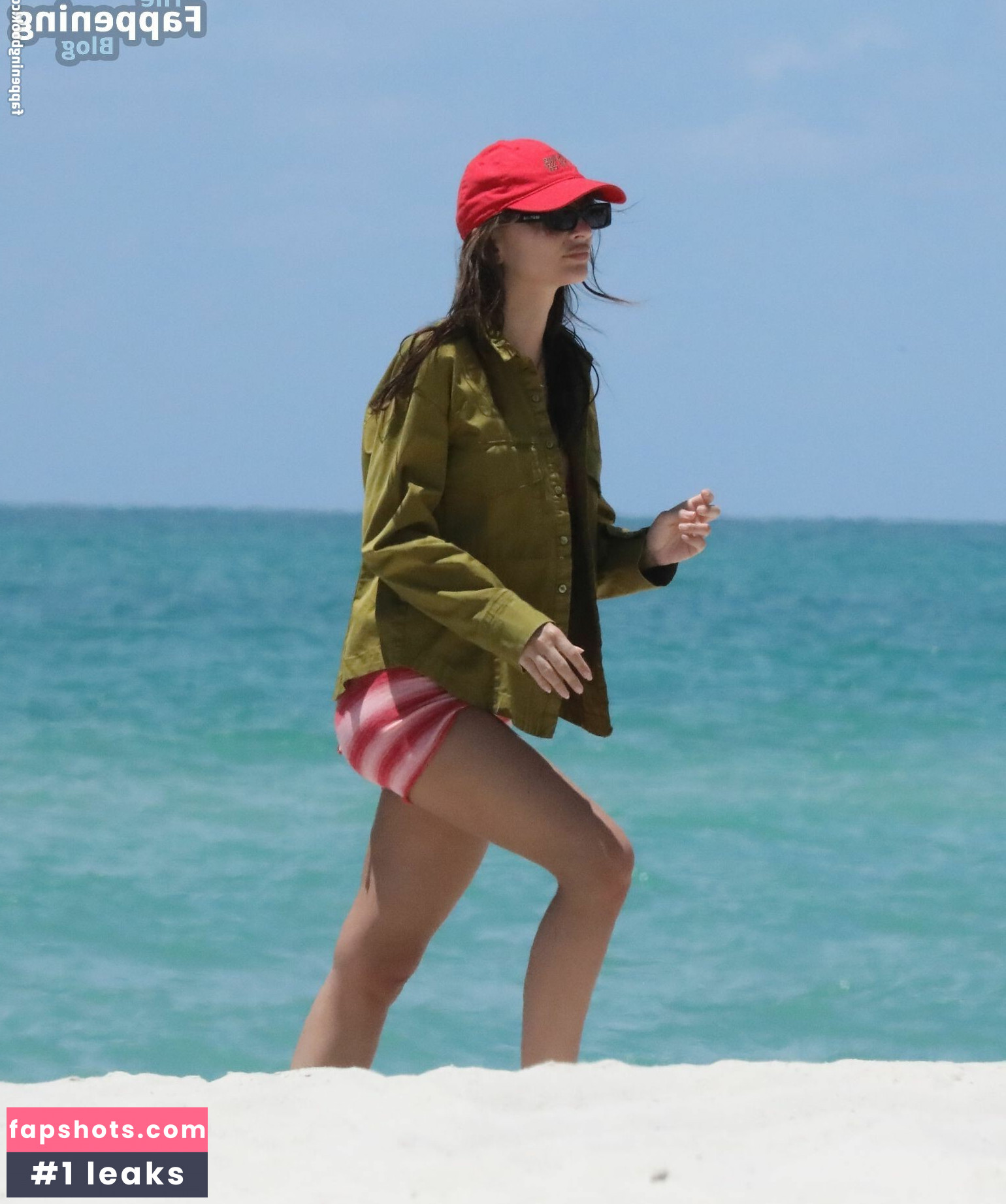 Emily Ratajkowski gallery photo #4647