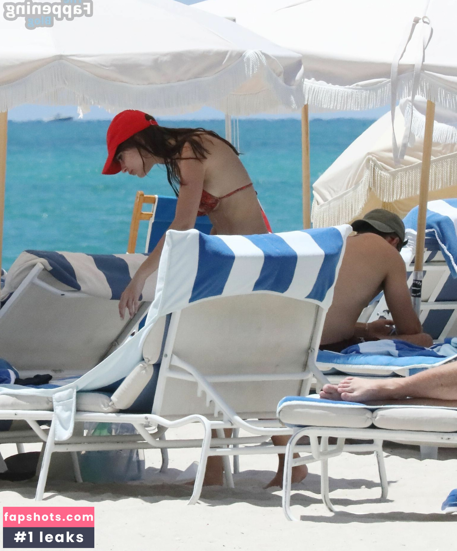 Emily Ratajkowski gallery photo #4648