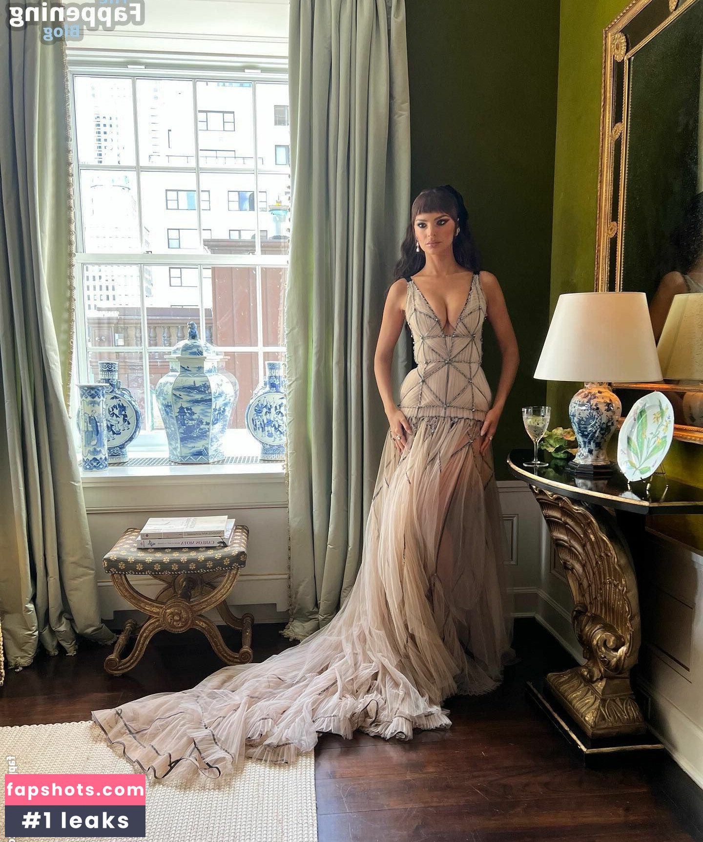 Emily Ratajkowski gallery photo #4662