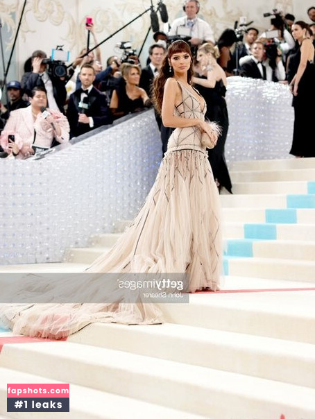 Emily Ratajkowski gallery photo #4680