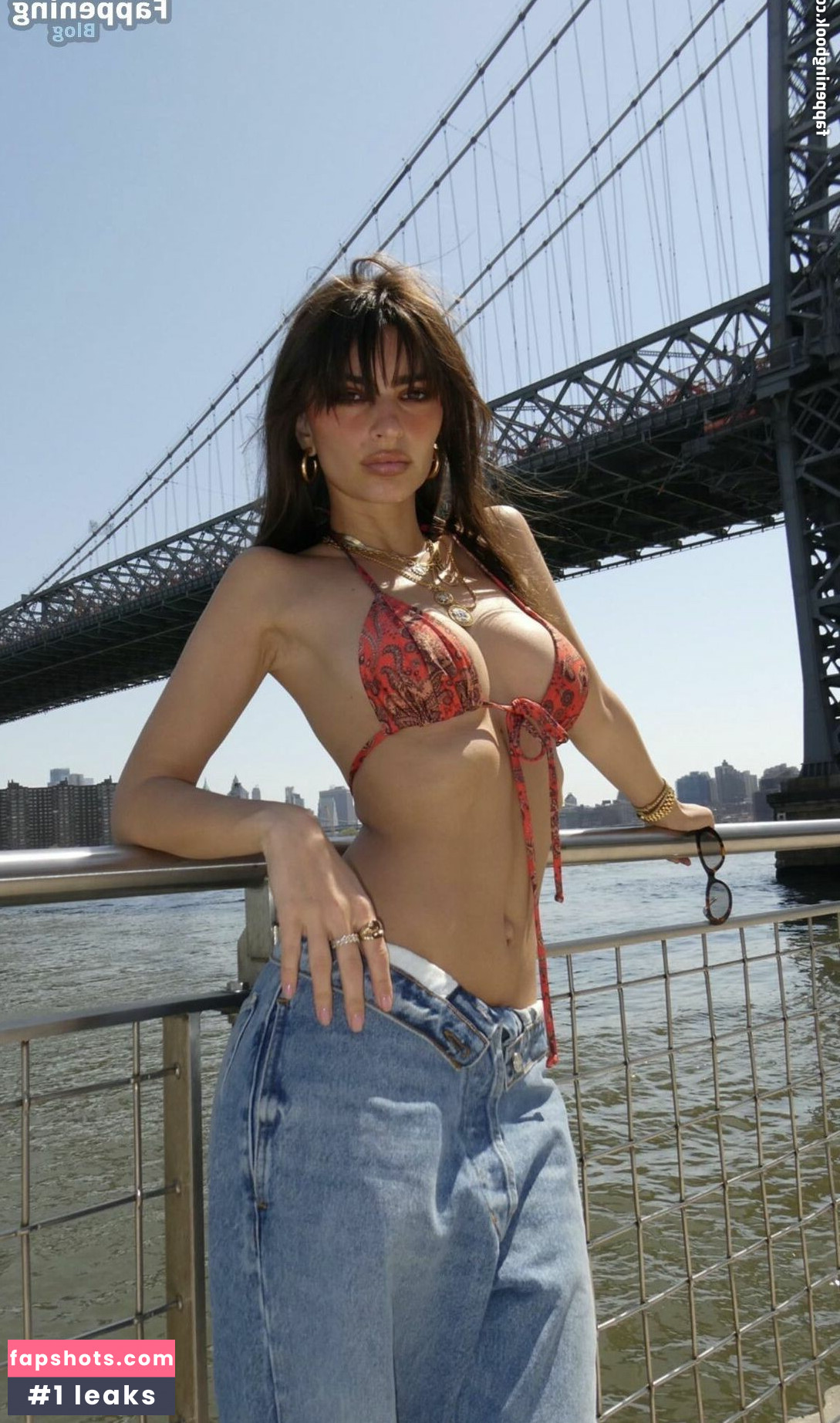 Emily Ratajkowski gallery photo #4698